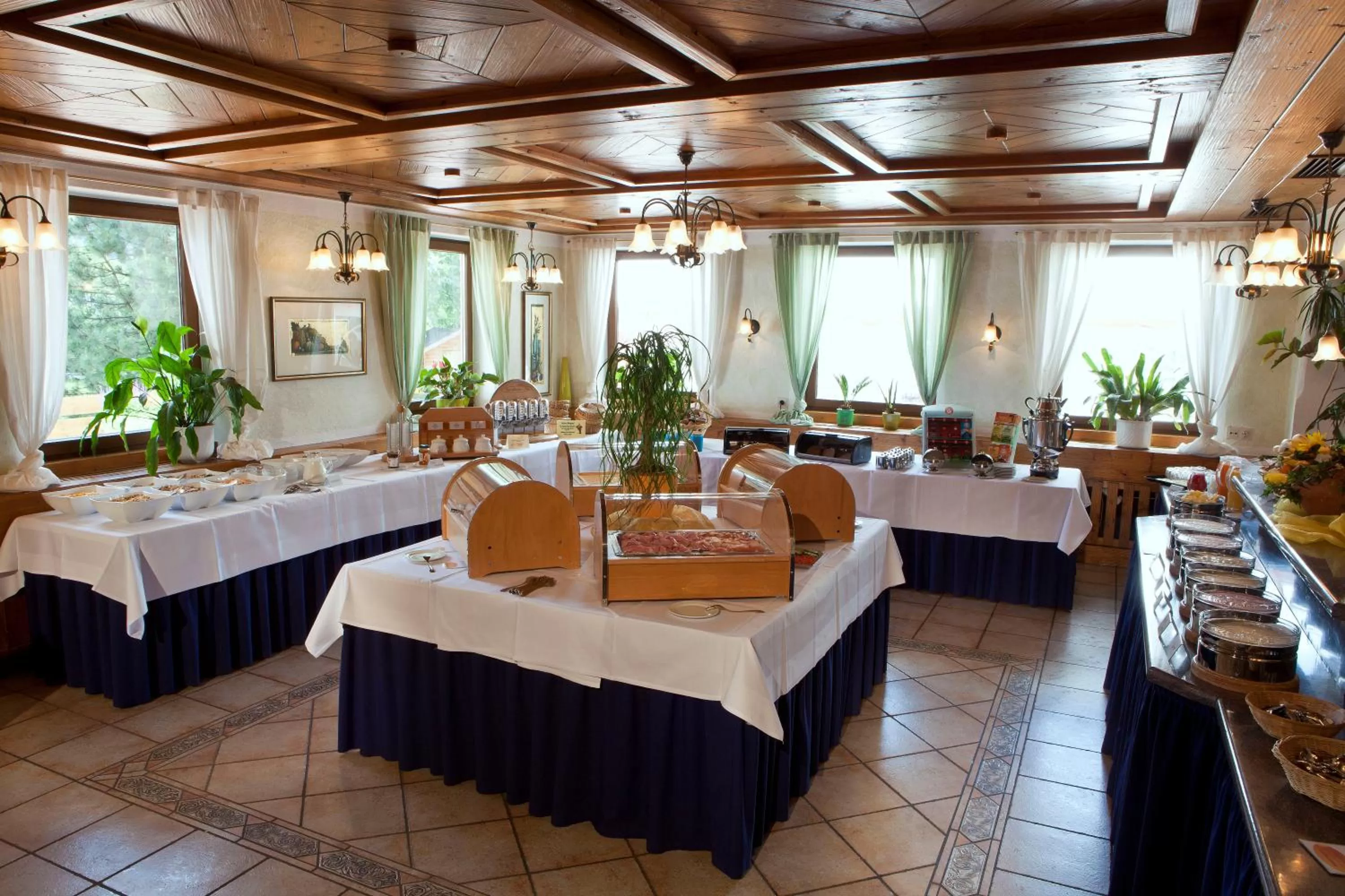 Restaurant/places to eat in Parkhotel Sonnenhof