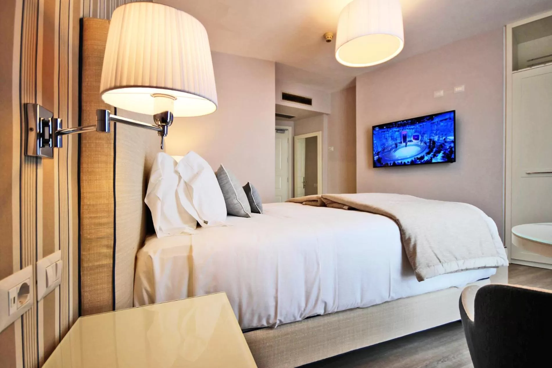 Photo of the whole room, Bed in Hotel Plaza