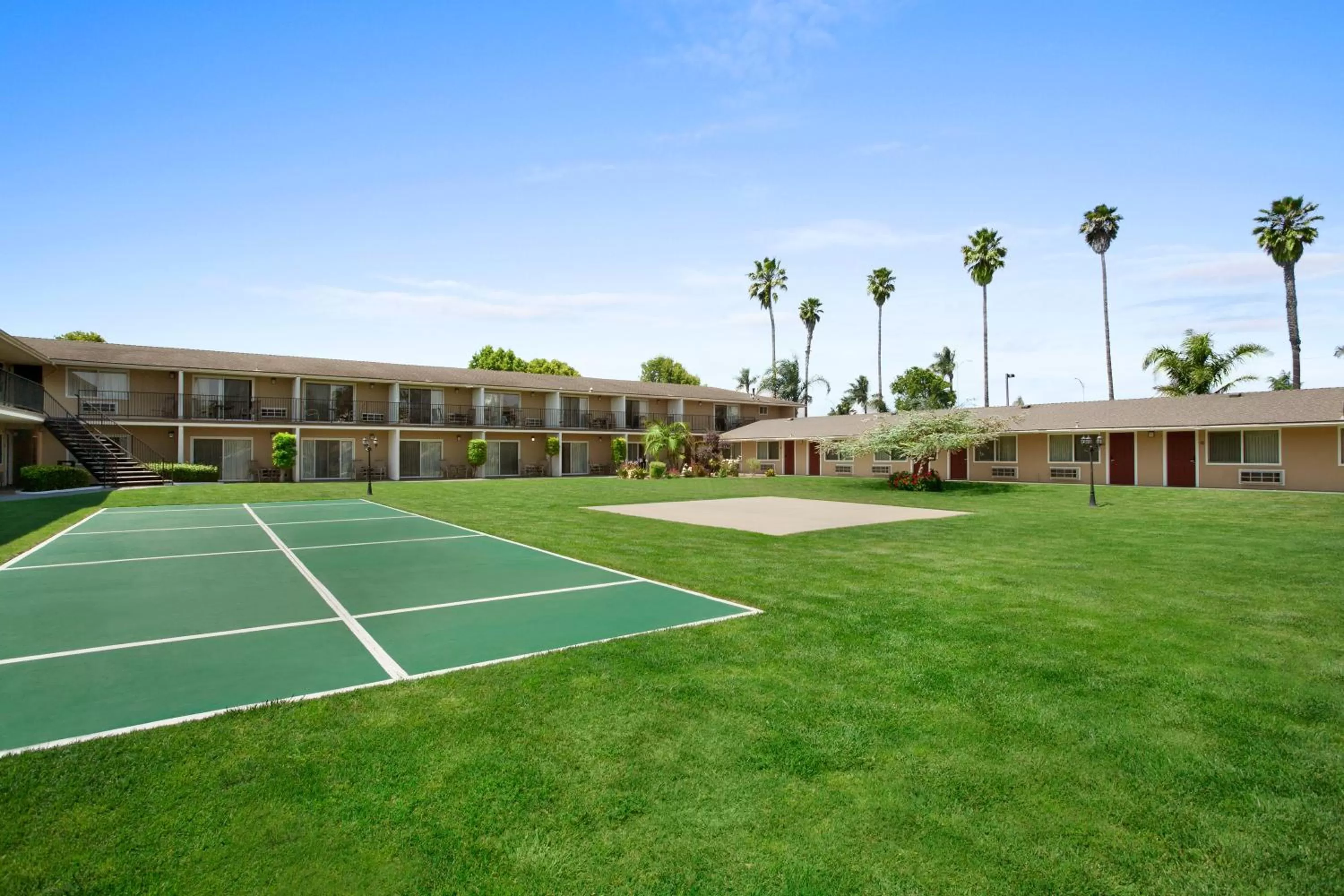 Tennis court in Travelodge by Wyndham Santa Maria