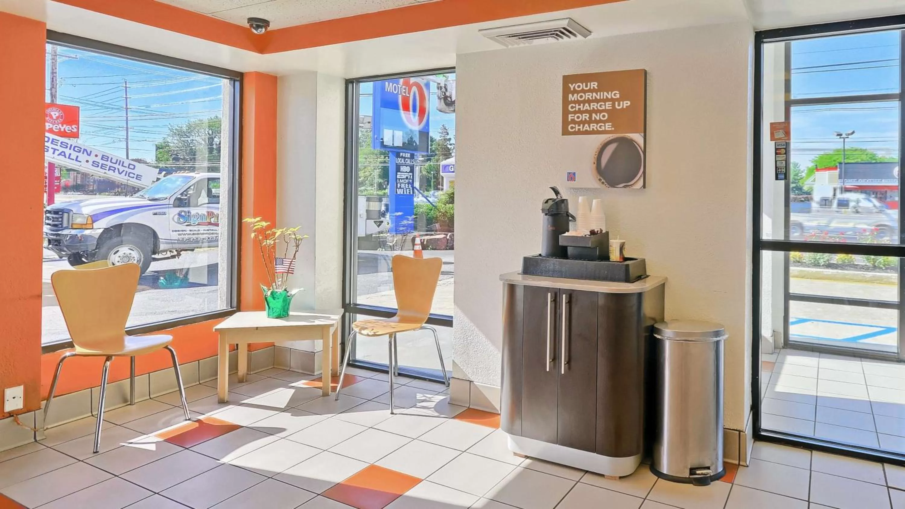 Lobby or reception in Motel 6-Maple Shade Township, NJ - Philadelphia - Mt Laurel