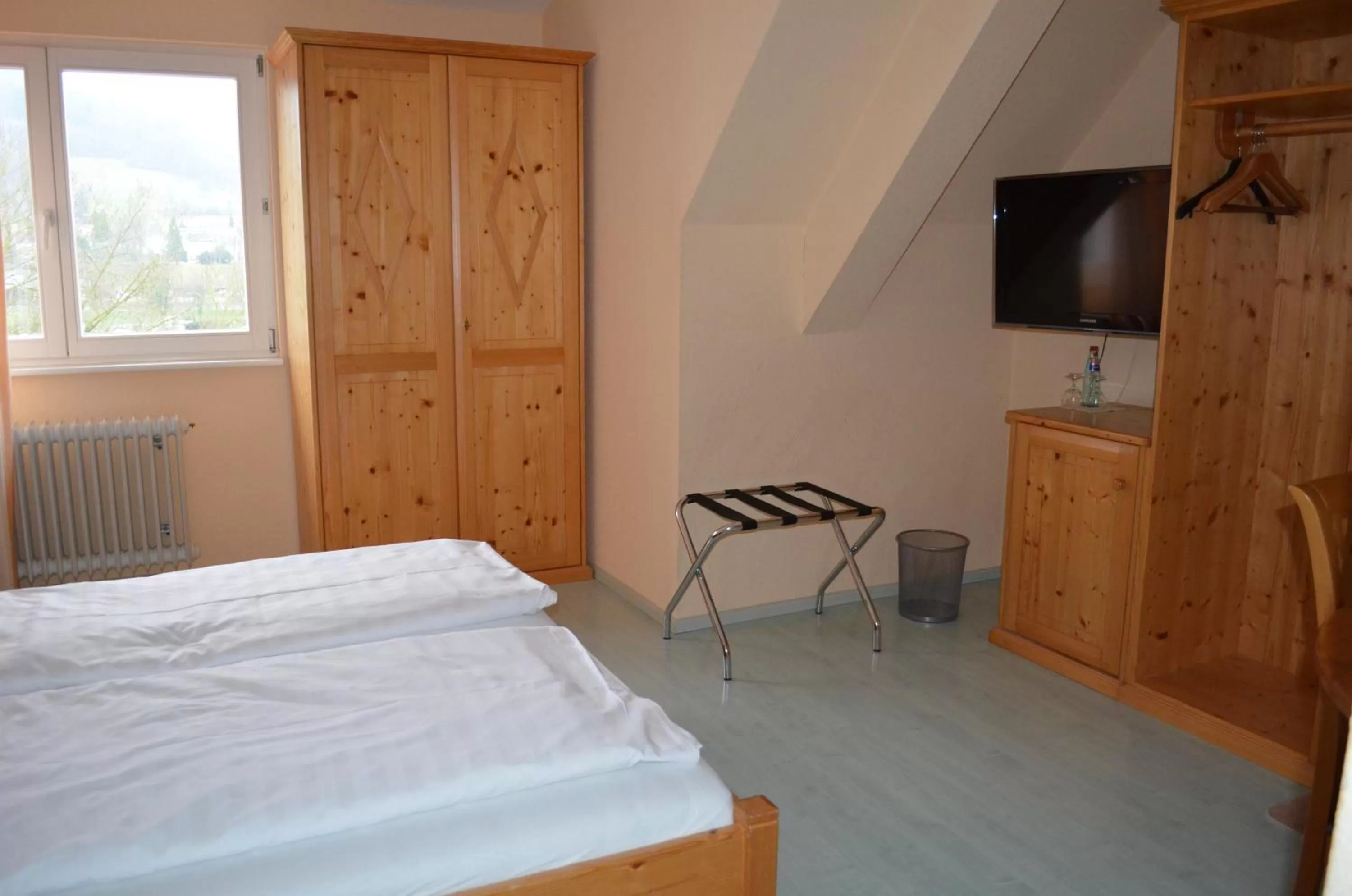 Bedroom, Bed in Alte Post - Hotel Am Rhein-Ufer Laufenburg