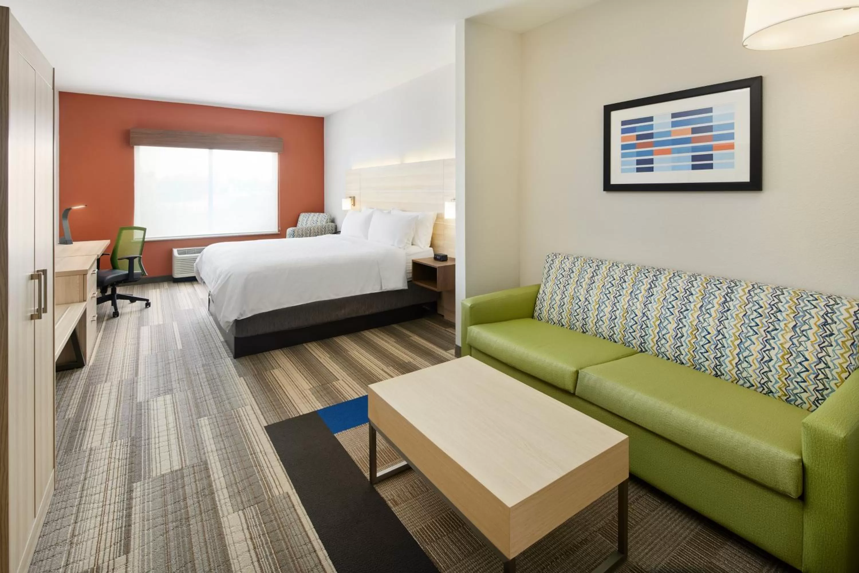 Bedroom, Bed in Holiday Inn Express Hotel & Suites Salem by IHG