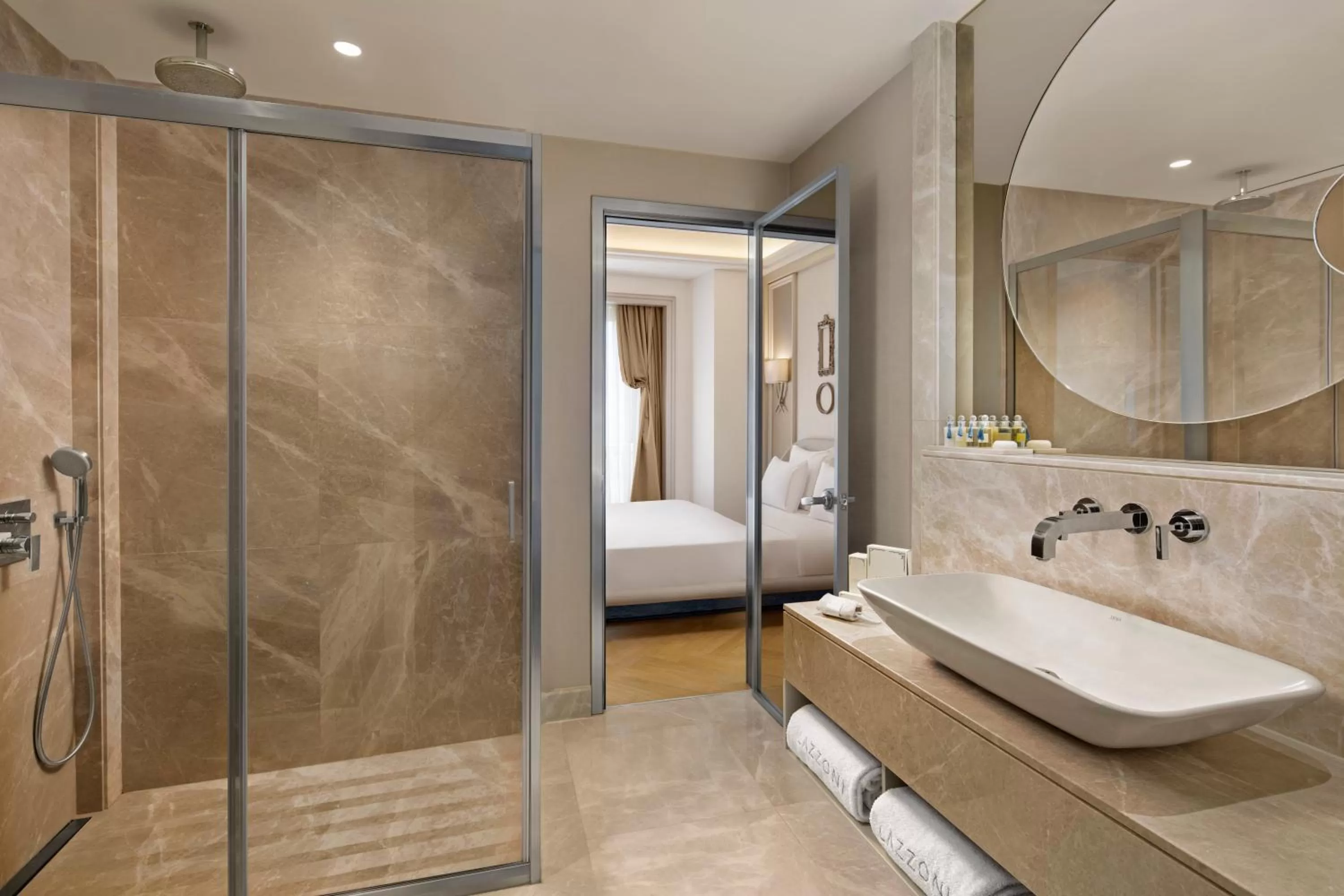 Bathroom, Bed in Lazzoni Hotel