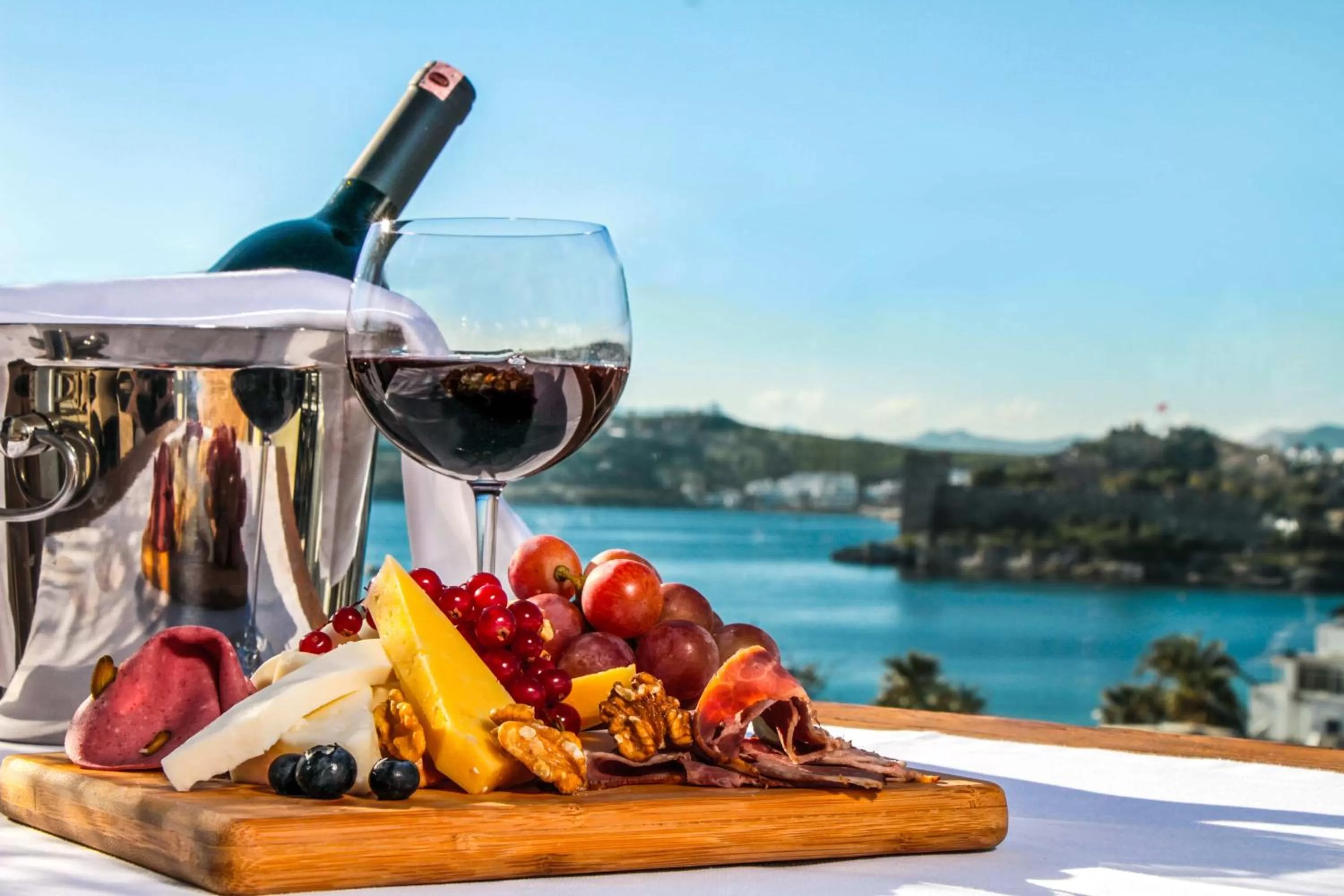 Restaurant/places to eat in Ena Boutique Hotel & Residences