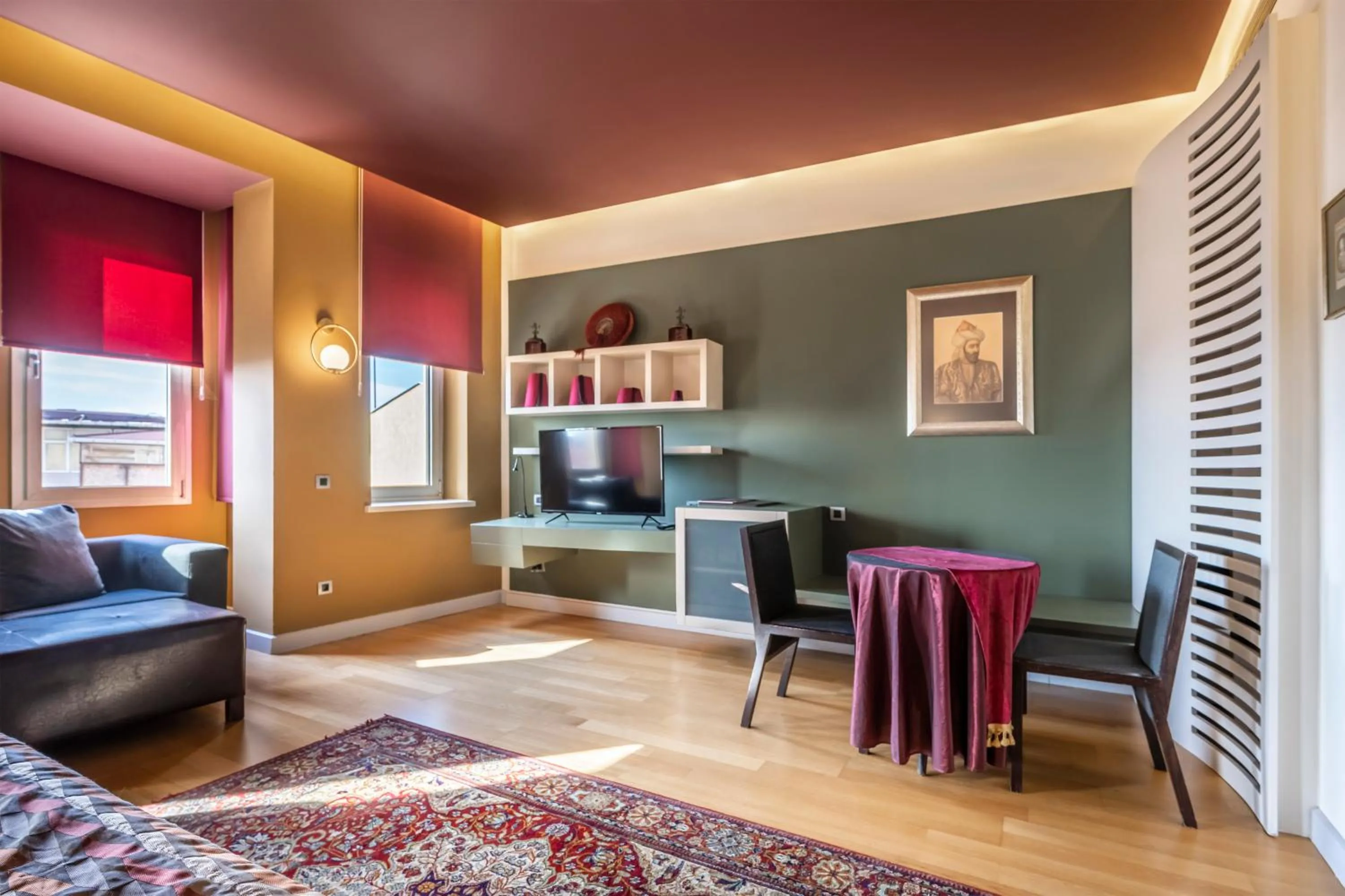 TV and multimedia in Ansen Hotel and Suites