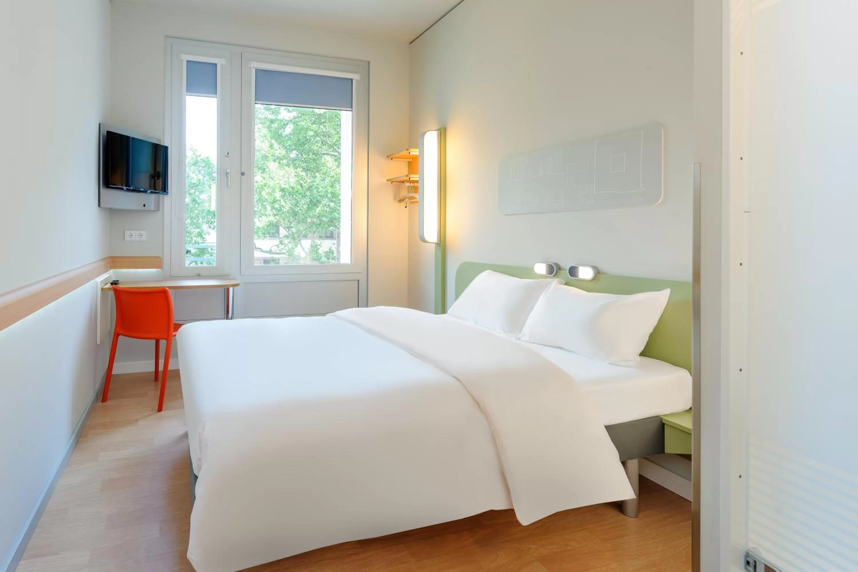 Bedroom, Bed in ibis budget Frankfurt City Ost