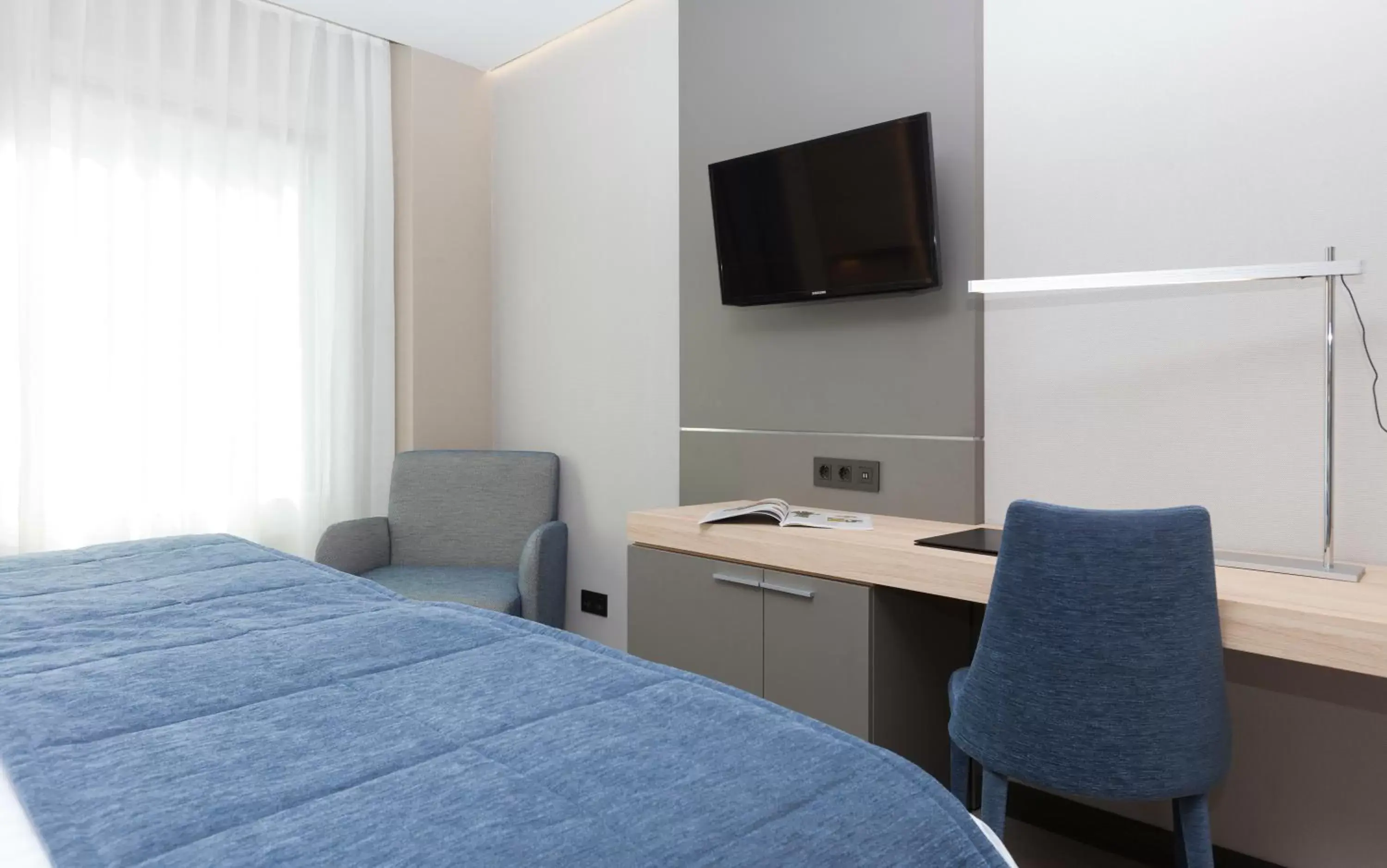 Deluxe Double Room with King Bed in Hotel Liabeny Deluxe Double Room with King Bed in Hotel Liabeny