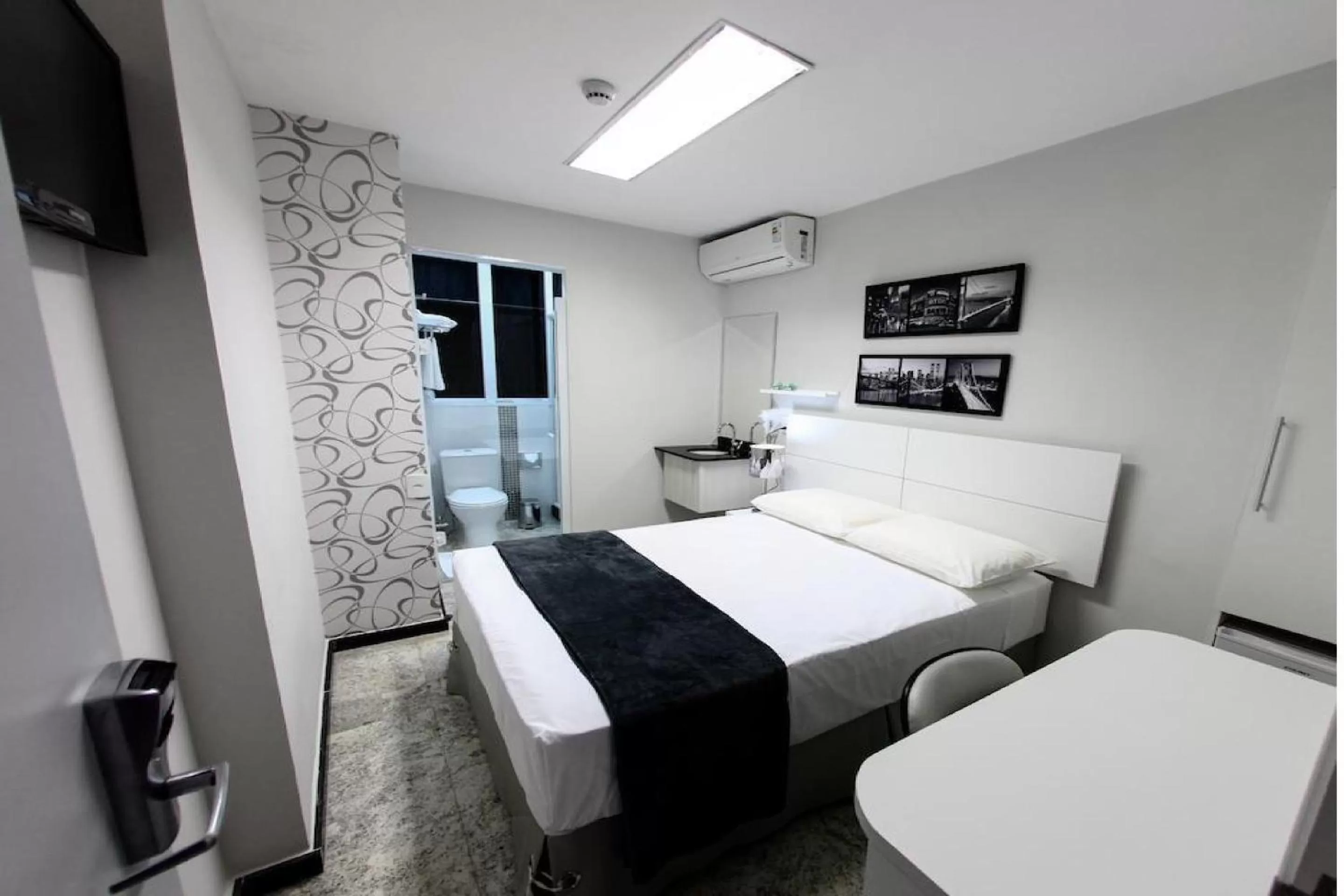 Bedroom, Bed in Compacto Hotel Alphaville Campinas