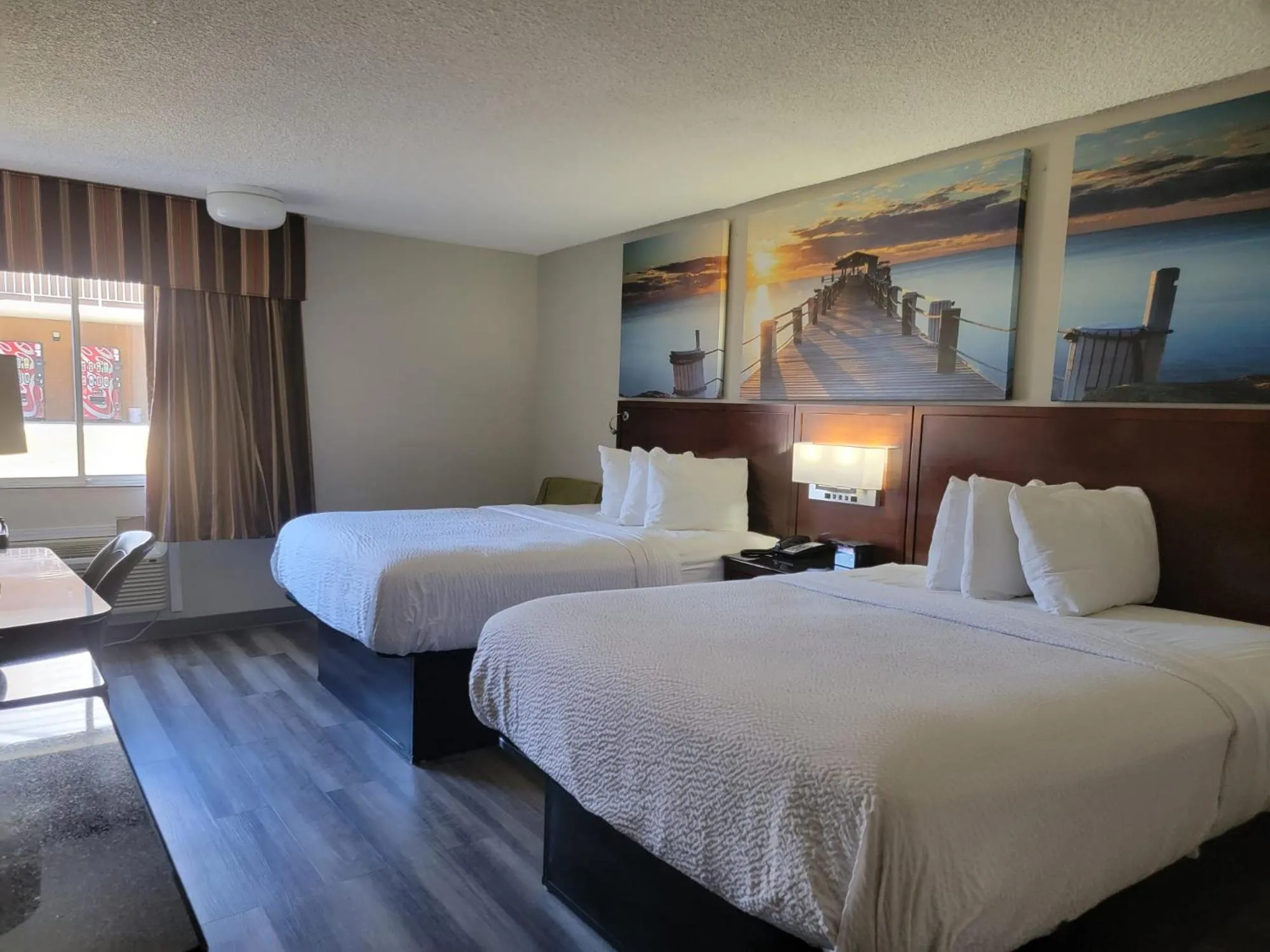 Photo of the whole room, Bed in Executive Inn & Suites