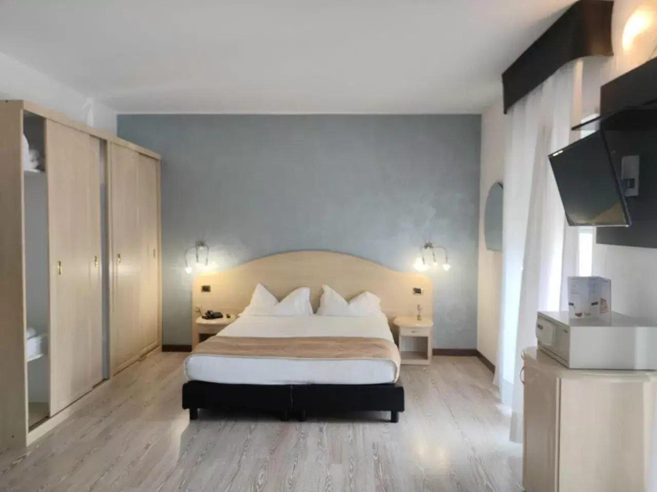 Quadruple Room with Balcony in Hotel Rudy Quadruple Room with Balcony in Hotel Rudy