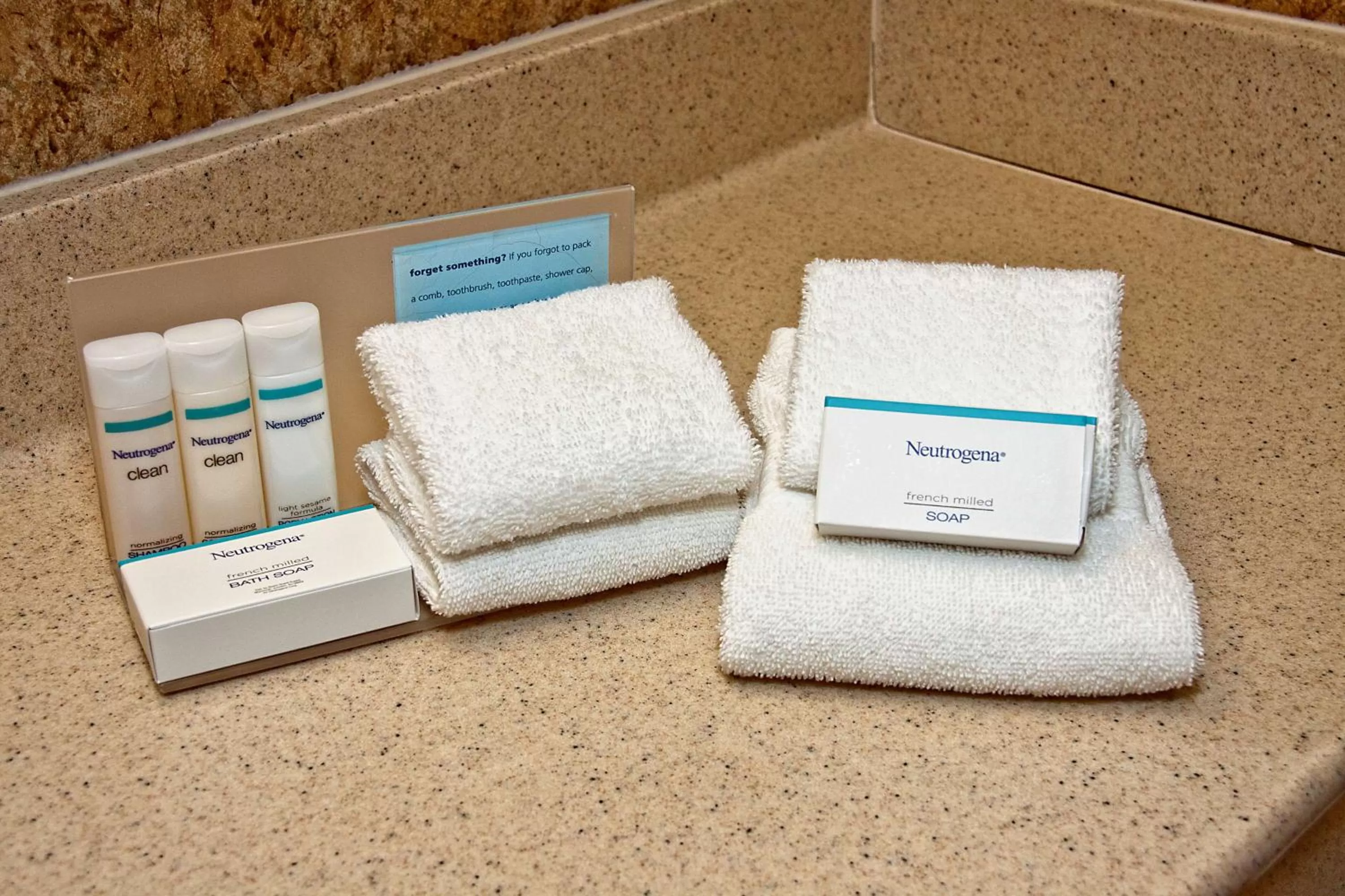 Bed in Hampton Inn & Suites Kalamazoo-Oshtemo