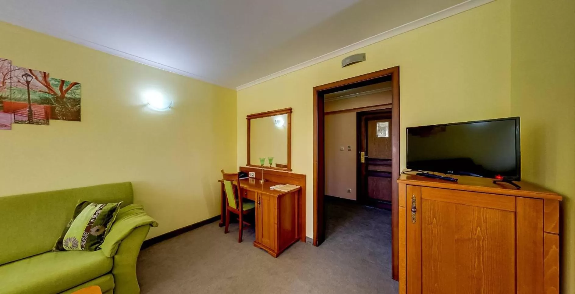 TV/Entertainment Center in Troyan Plaza Hotel