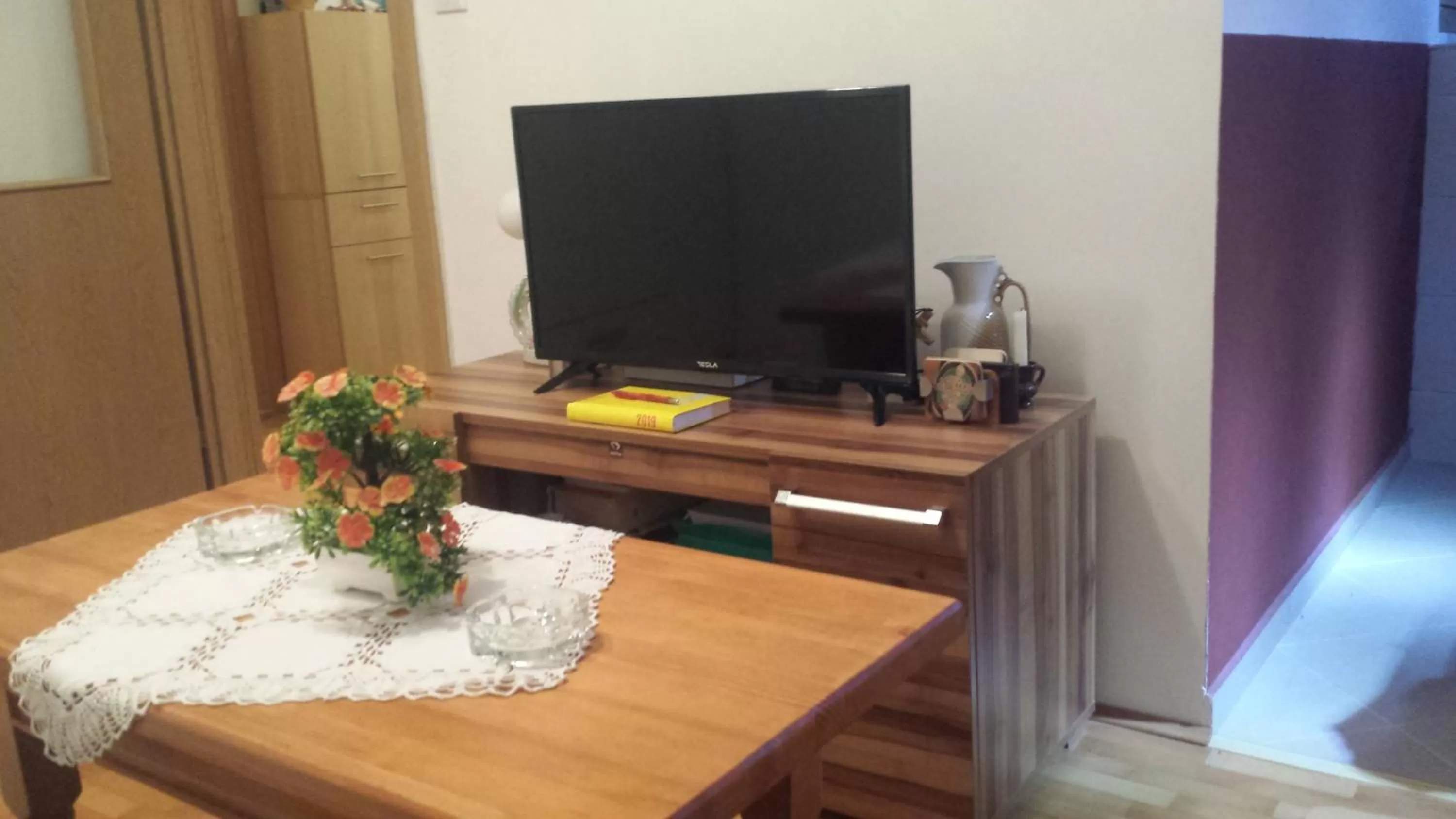 TV/Entertainment Center in Prenoćište na Drini Foča