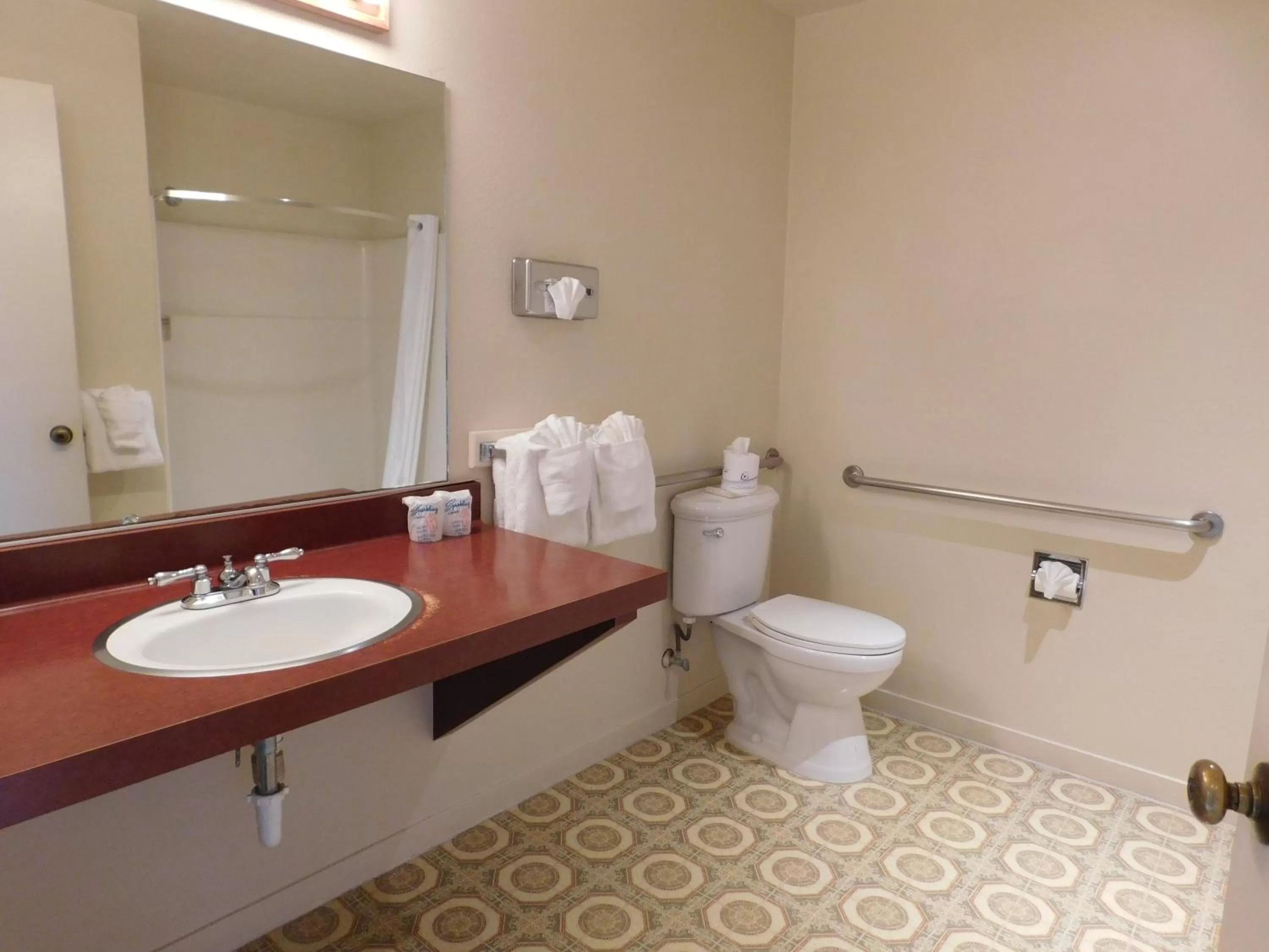 Bathroom in Pacific Gardens Inn