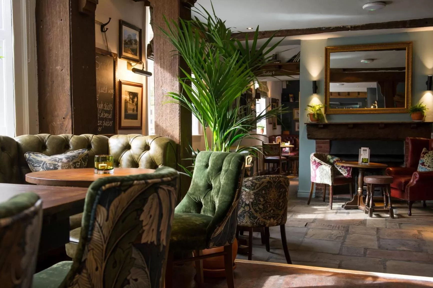 Food and drinks, Lounge/Bar in The King's Head by Innkeeper's Collection