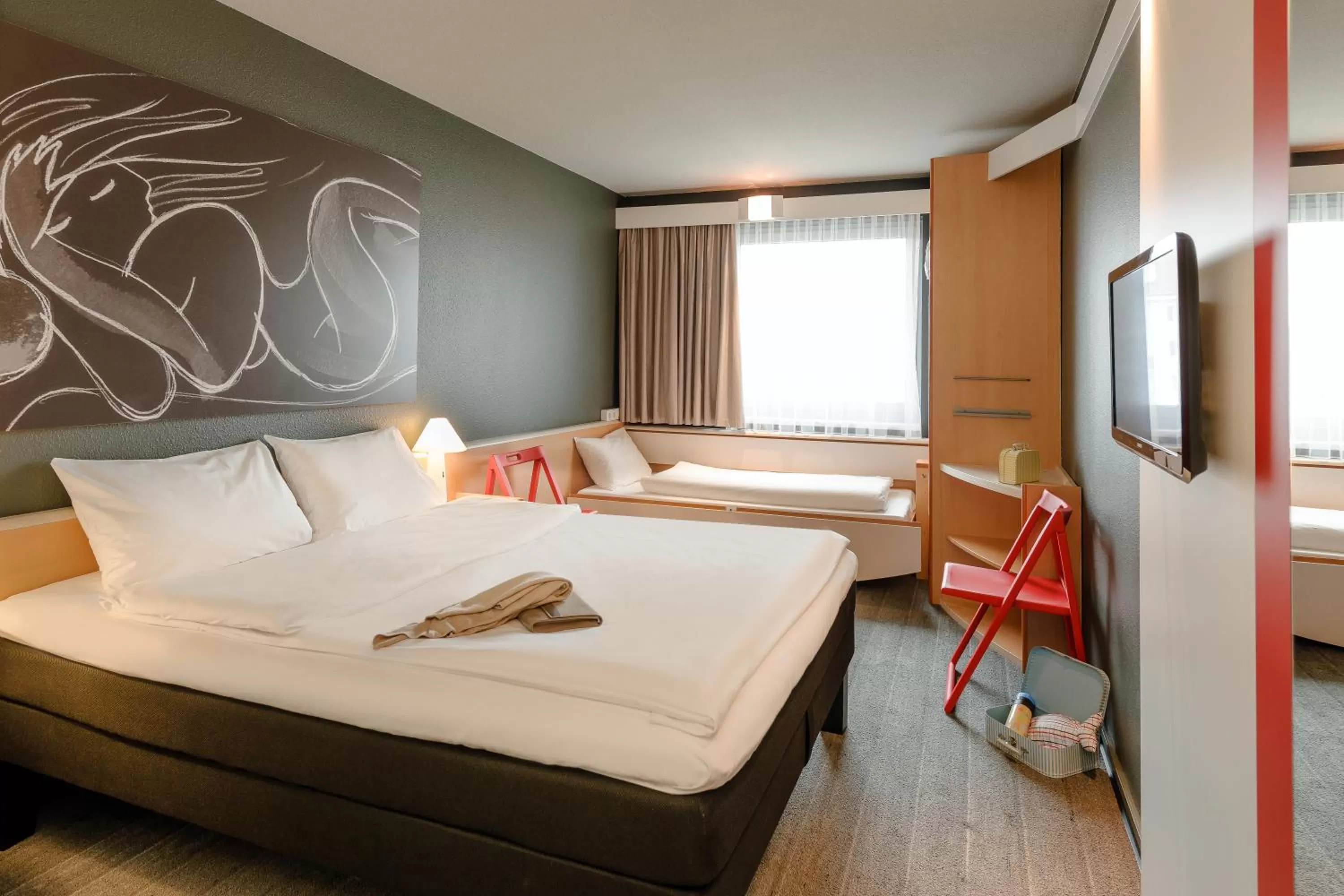Photo of the whole room, Bed in ibis Wien City