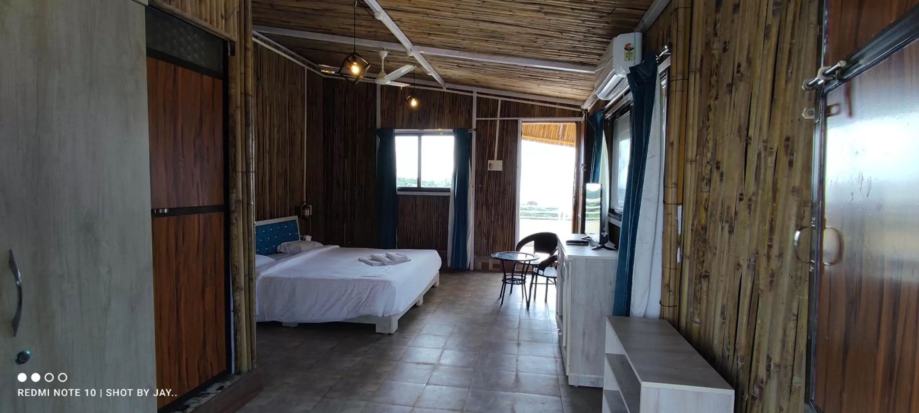 Photo of the whole room, Bed in Mango Valley Resort Ganpatipule