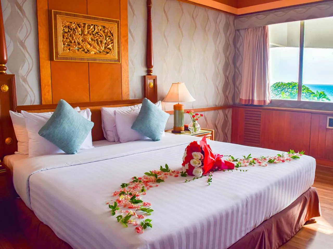 Bed in Asia Pattaya Hotel