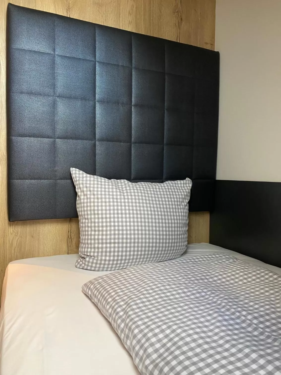 Photo of the whole room, Bed in Munich Deluxe Hotel