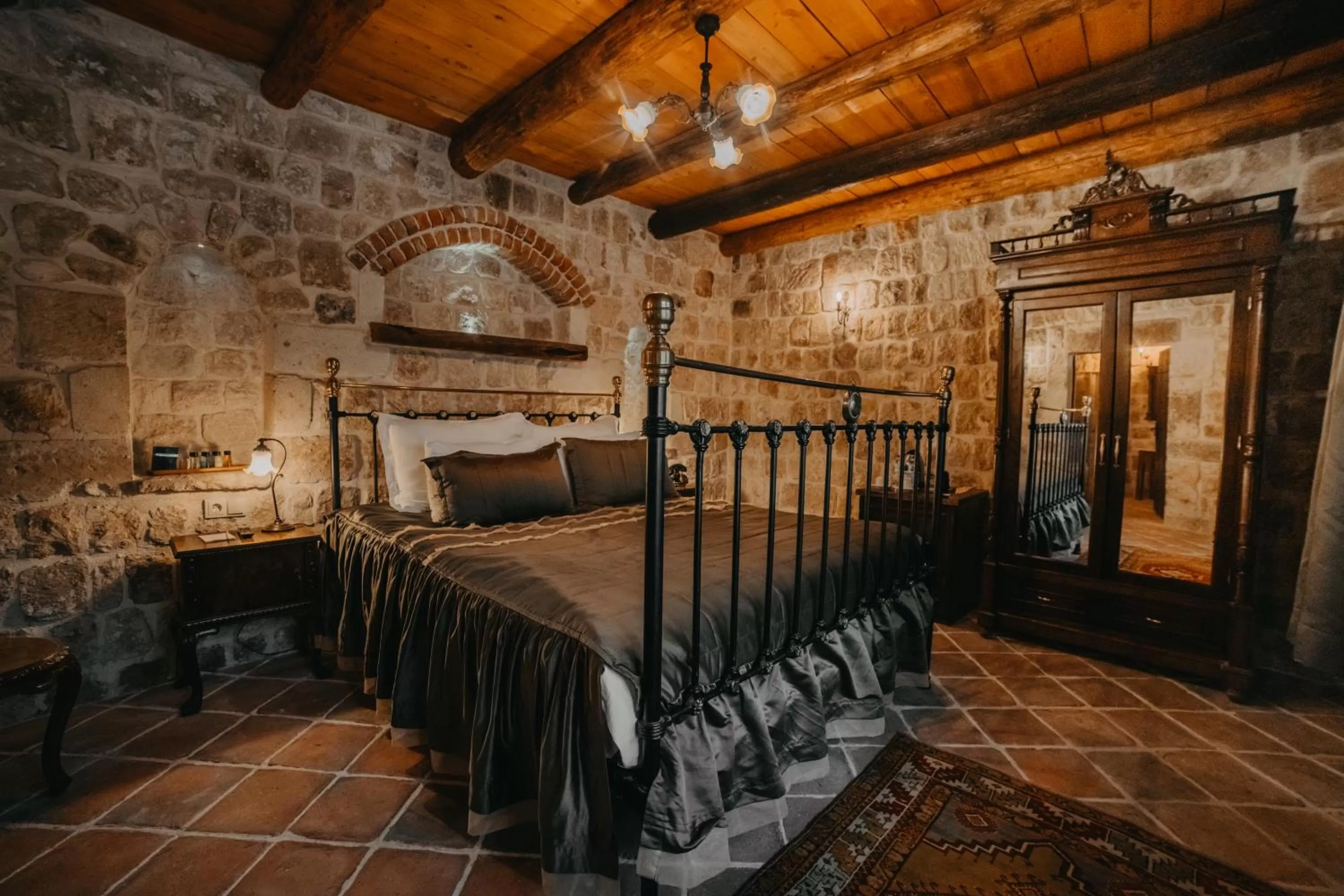 Photo of the whole room, Bed in Dere Suites Cappadocia