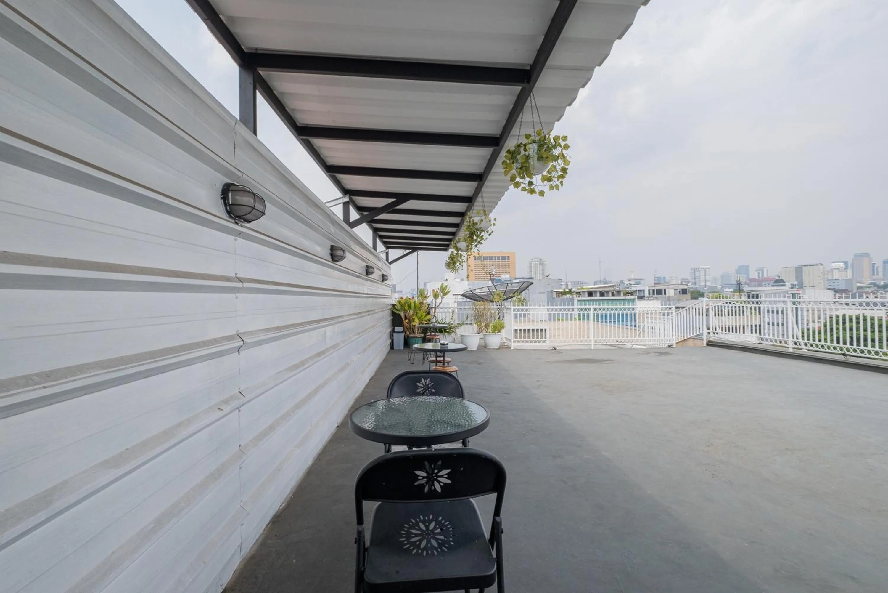 Property building in RedDoorz Plus @ Cideng Barat