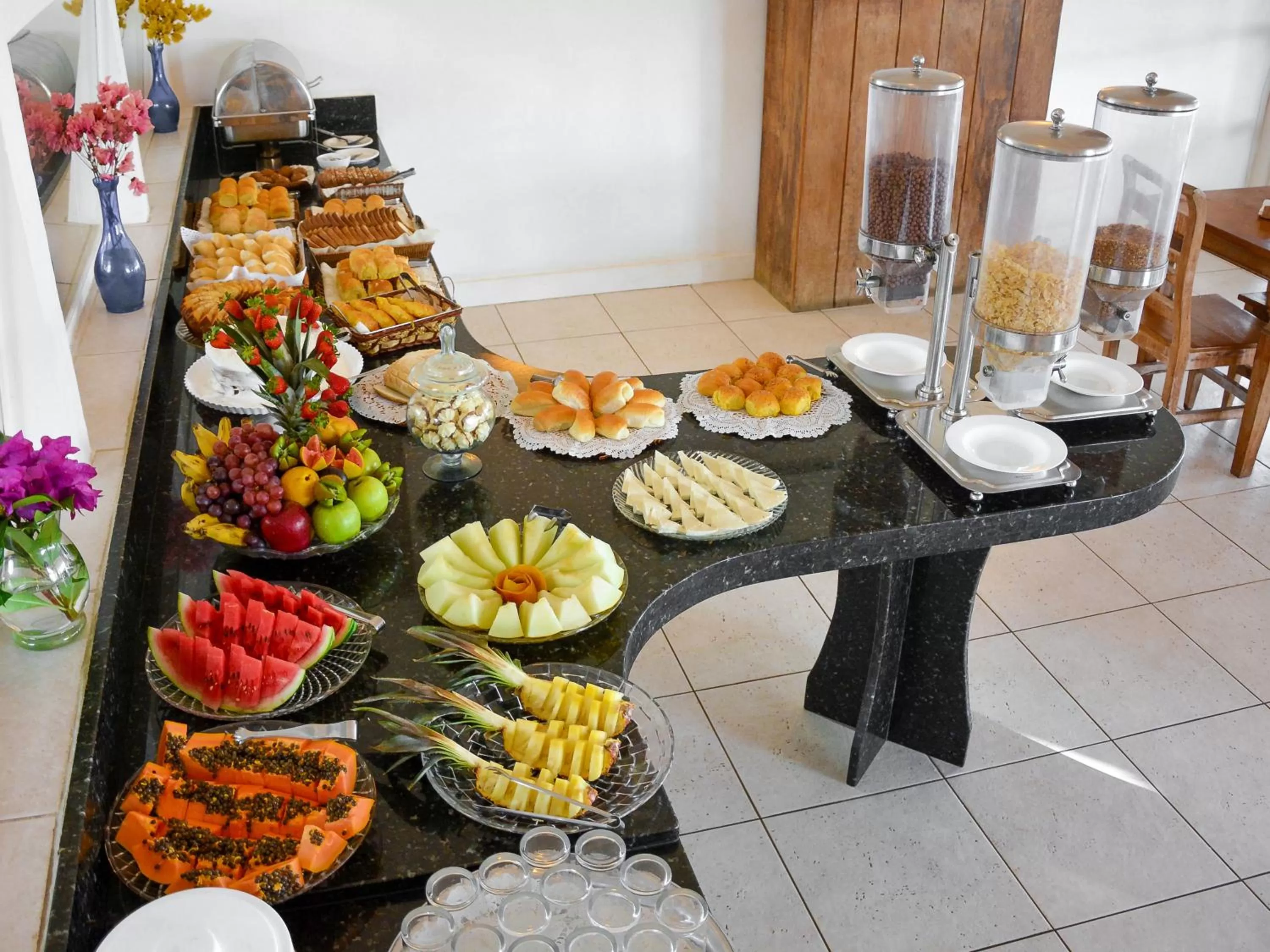 Restaurant/places to eat in Apa Pau Brasil