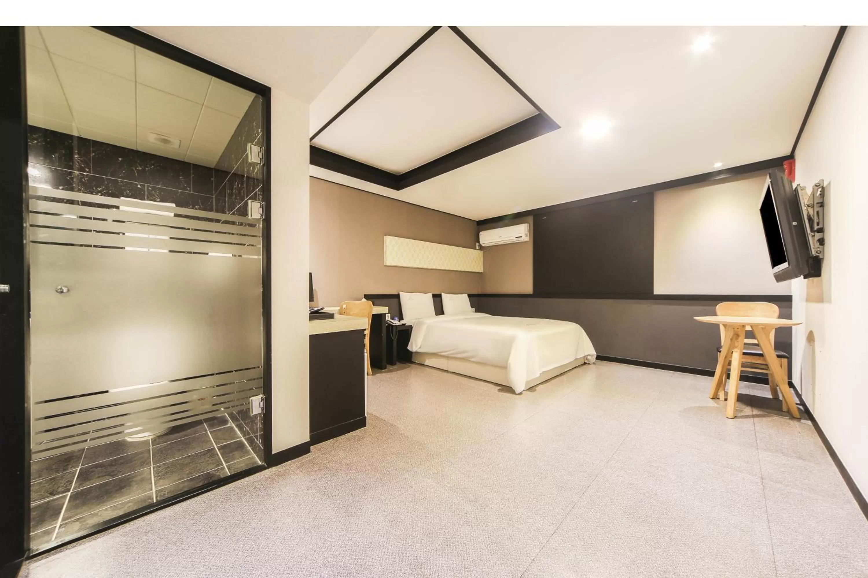 Bedroom, Bed in Elysee Hotel