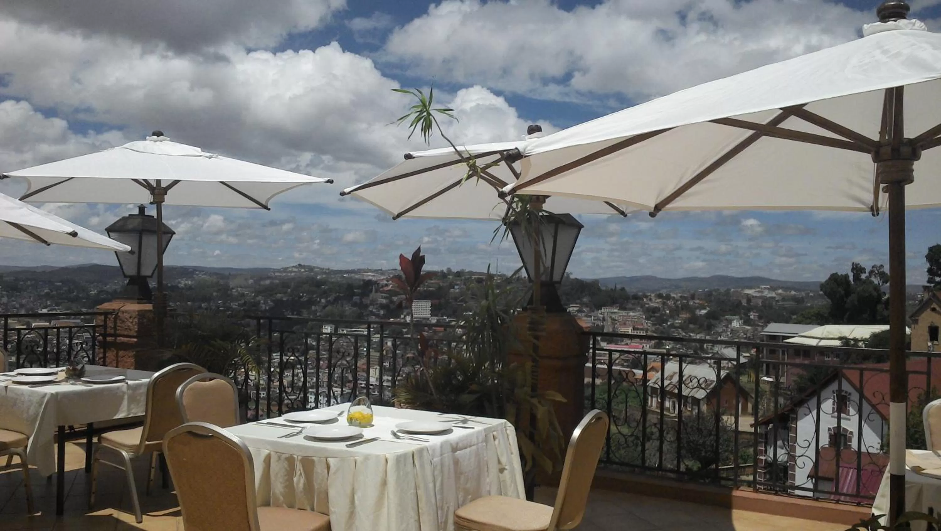 Patio, Restaurant/Places to Eat in Relais De La Haute Ville Tana