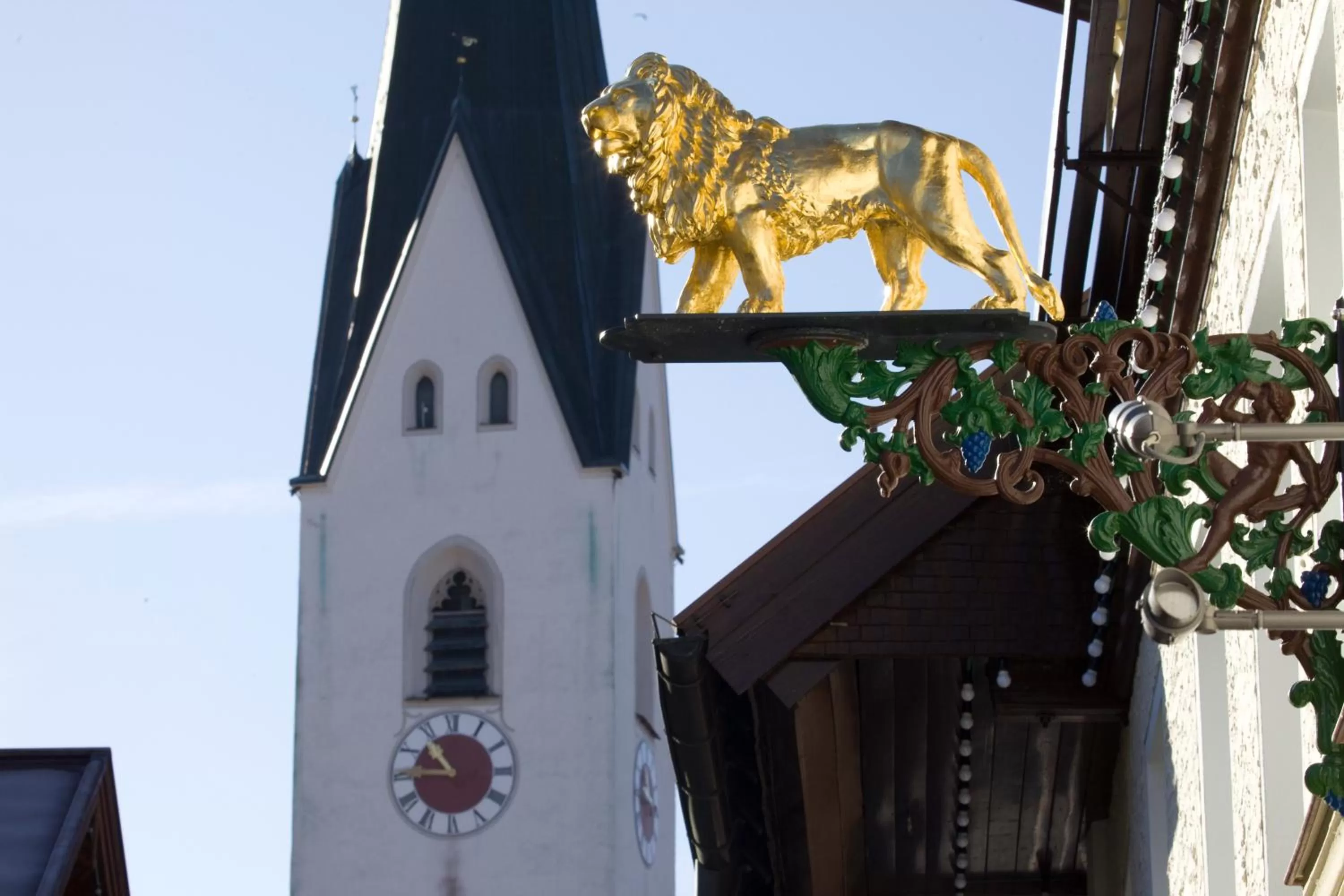 Facade/entrance, Property Building in Alpin Lifestyle Hotel Löwen & Strauss