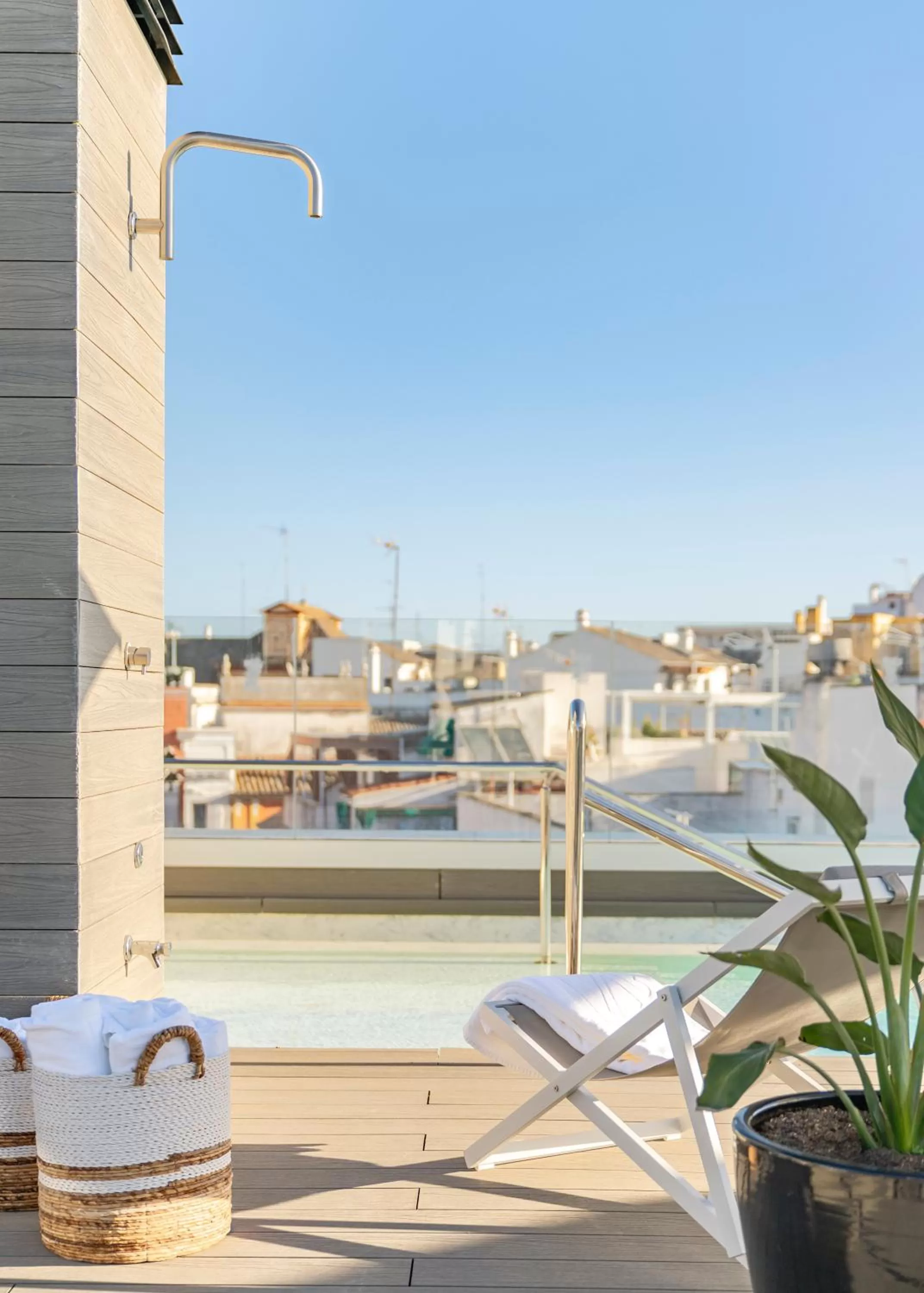 Swimming pool in Vincci Molviedro