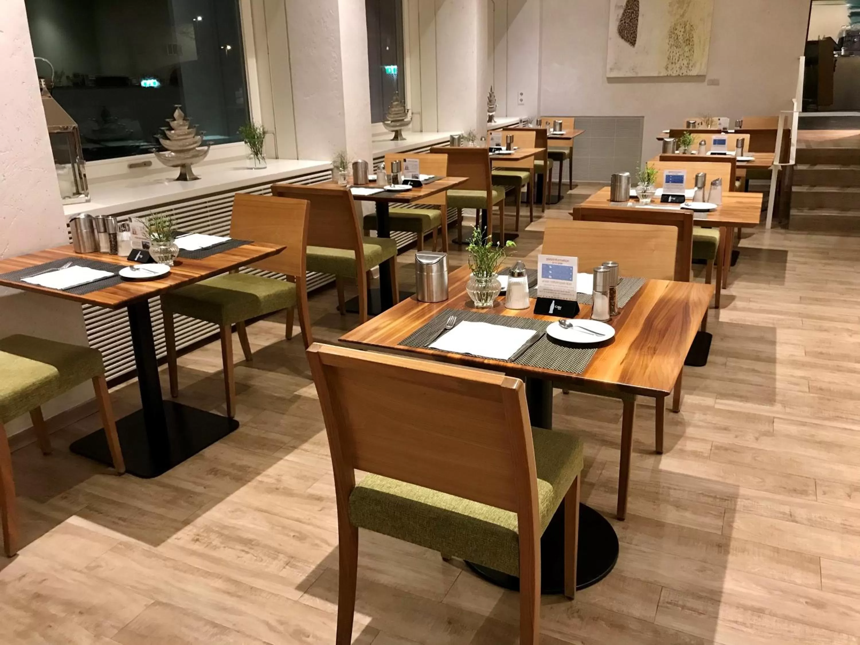 Buffet breakfast in Parkhotel Hall in Tirol