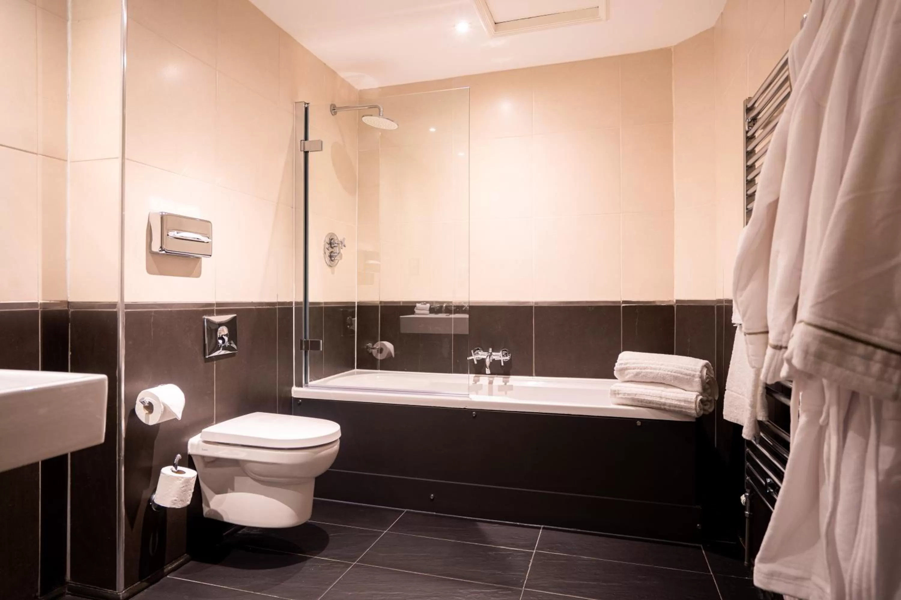 Bathroom in 62 Castle Street Hotel