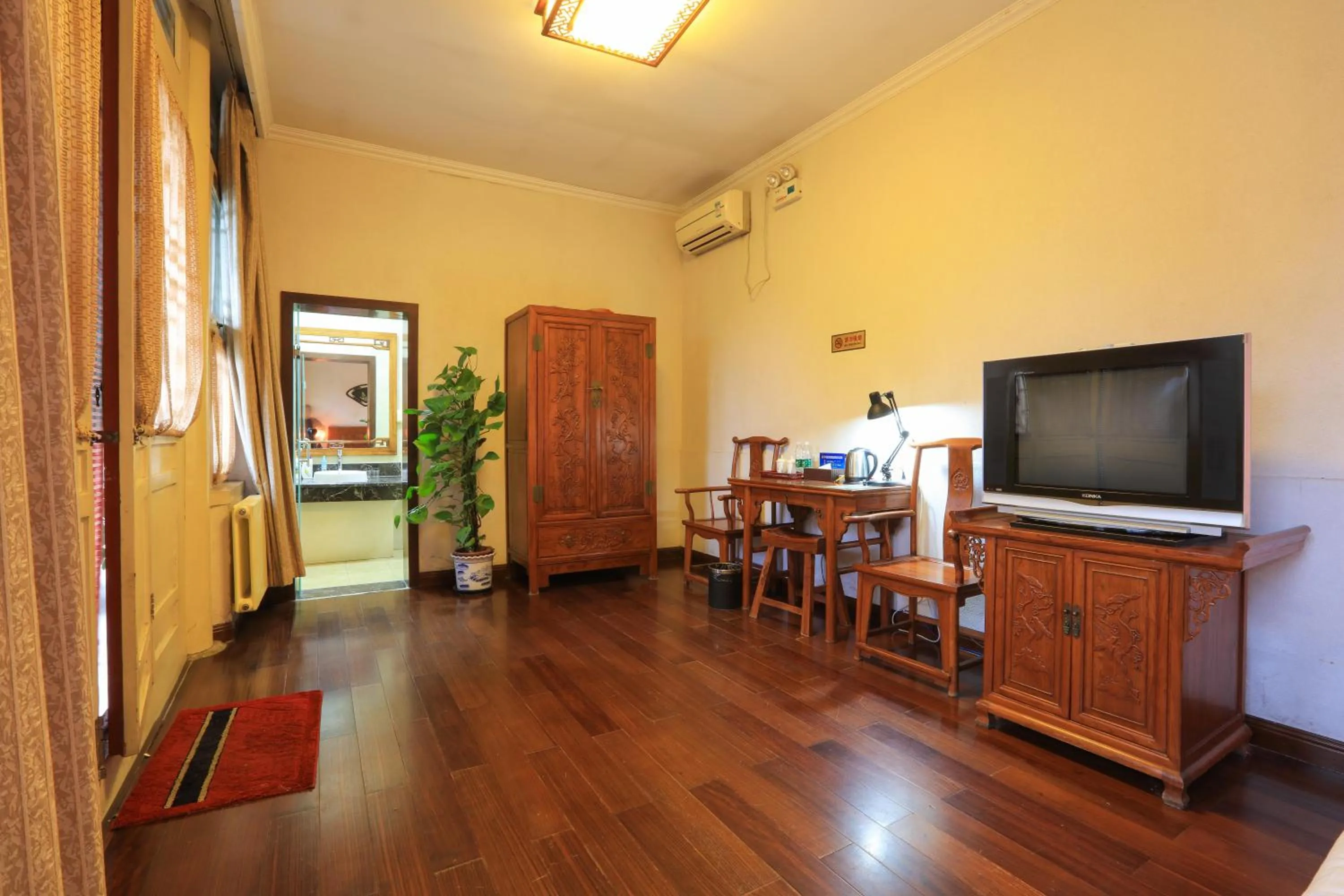 TV and multimedia in Beijing Jingyuan Courtyard Hotel