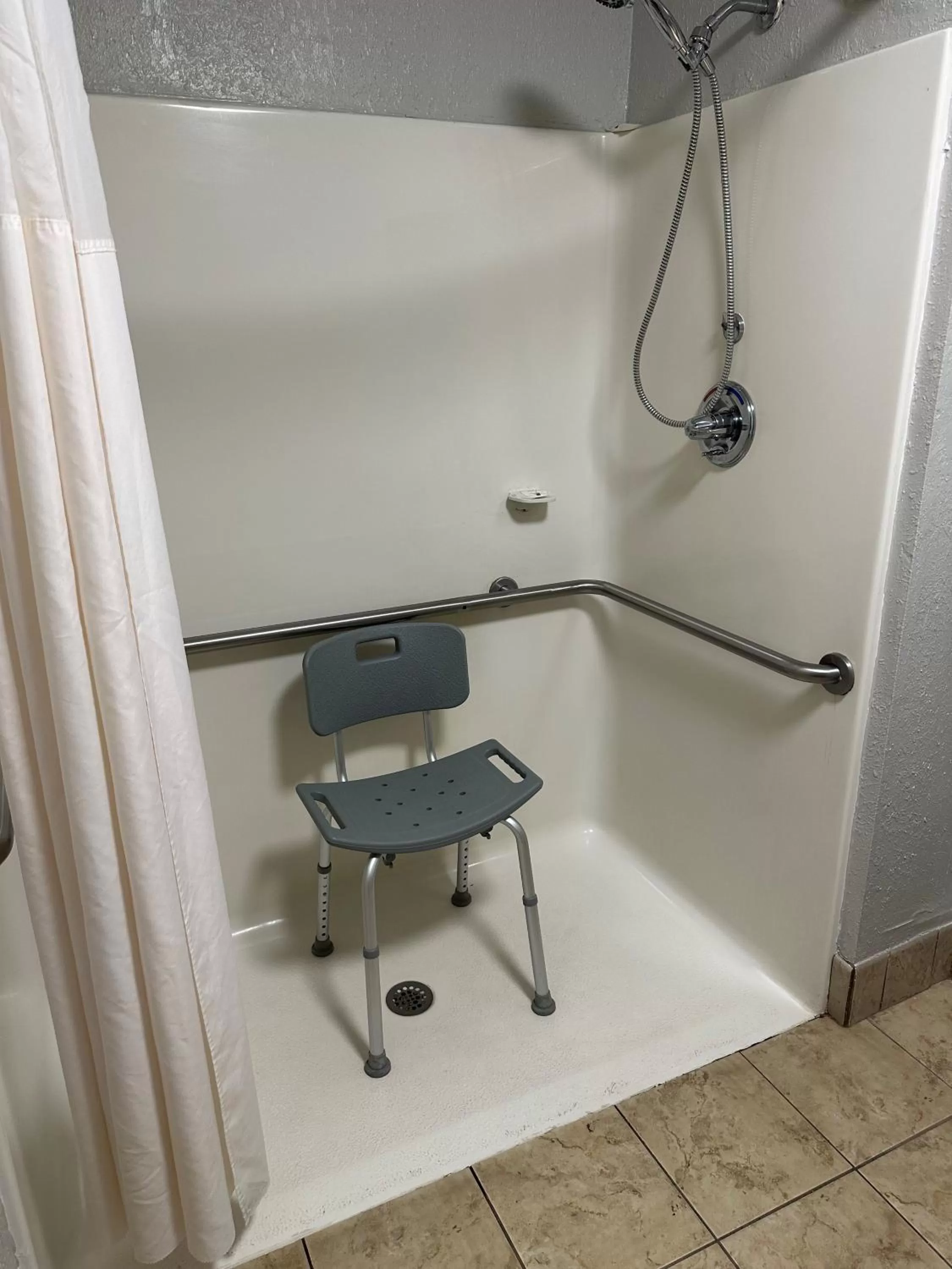 Shower in Quality Inn & Suites Florence Civic Center