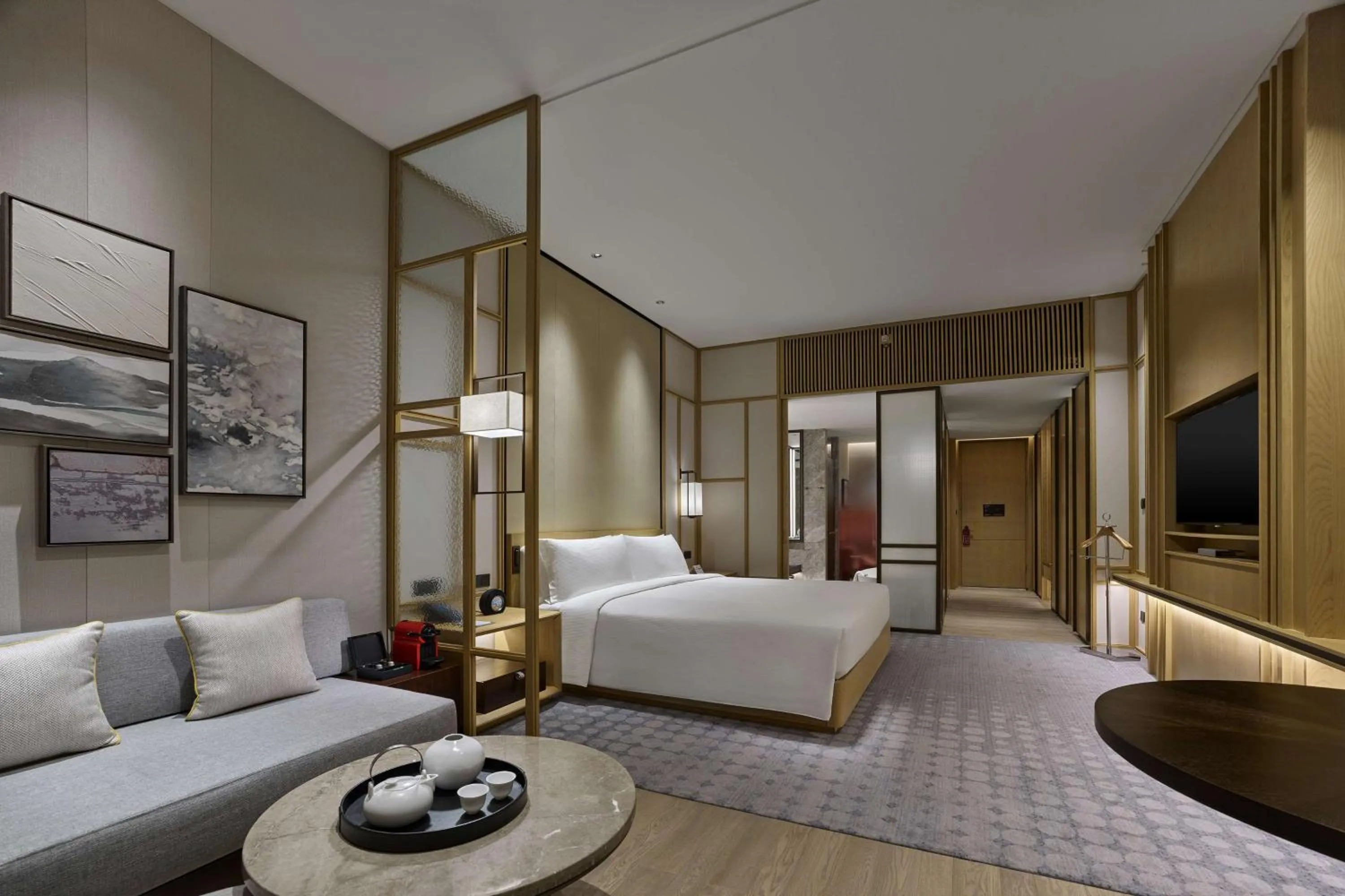Living room, Bed in Hilton Suzhou Yinshan Lake