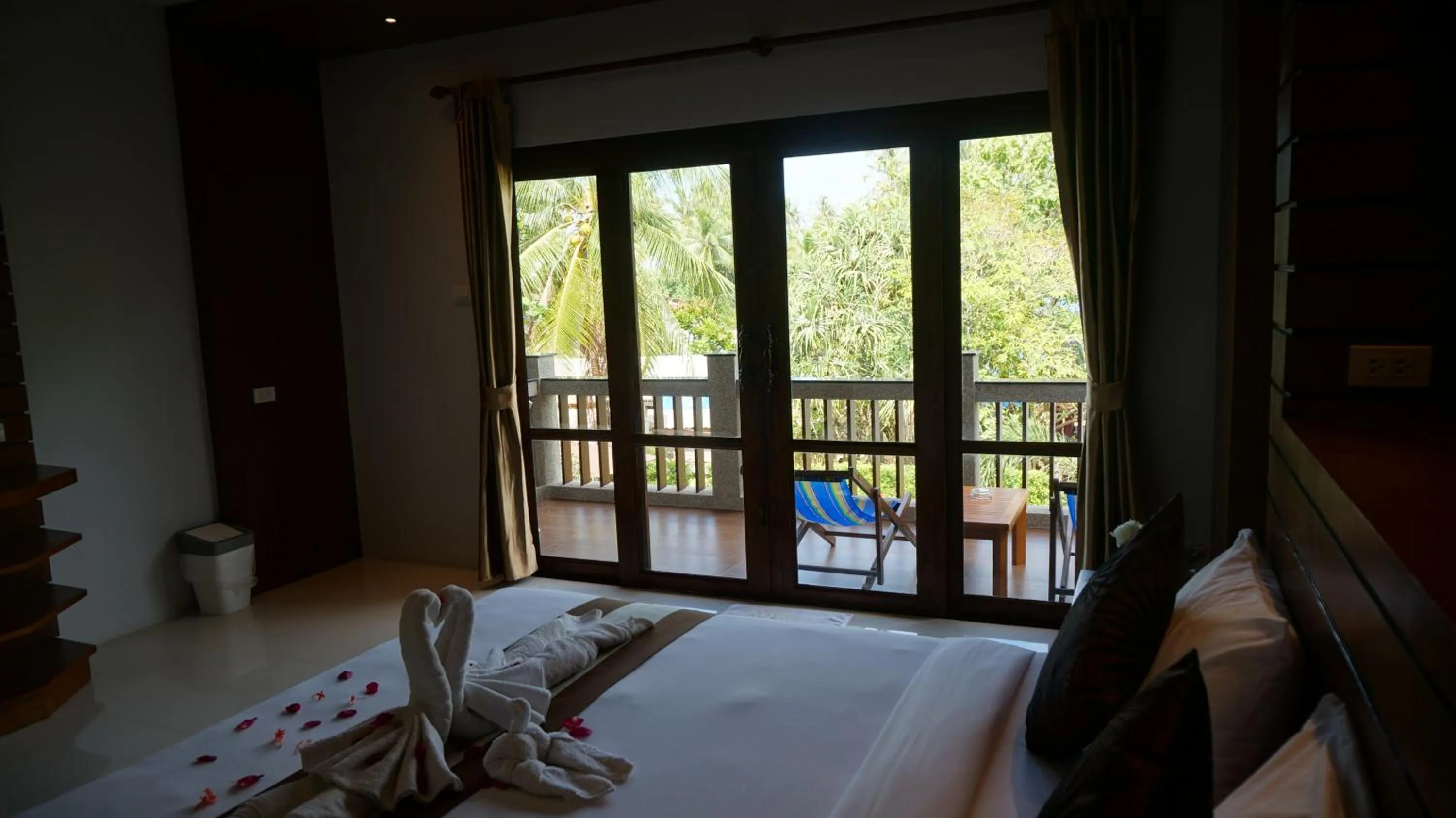 Day, Bed in Lanta Intanin Resort - SHA Extra Plus
