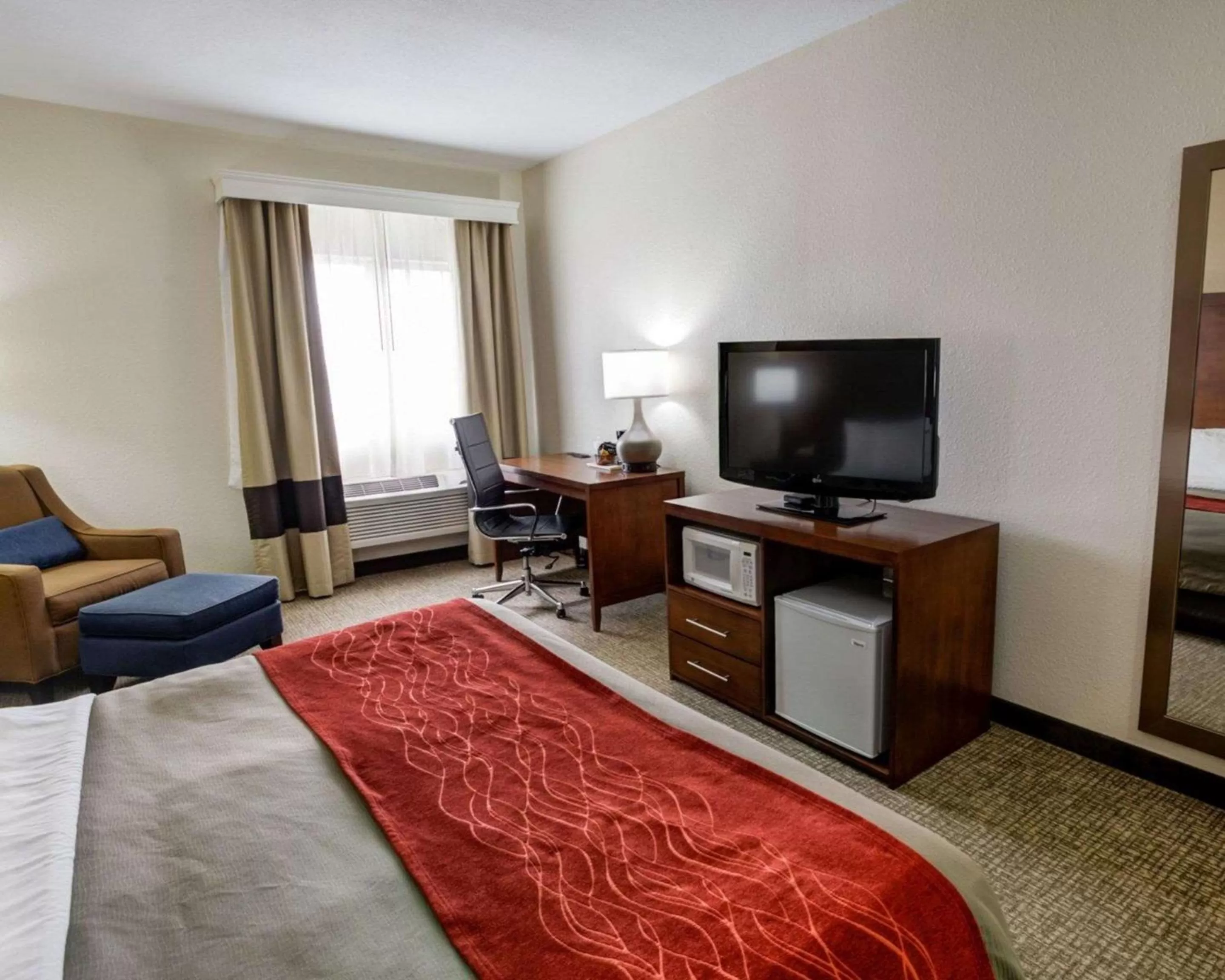 Photo of the whole room, Bed in Comfort Inn Kearney - Liberty