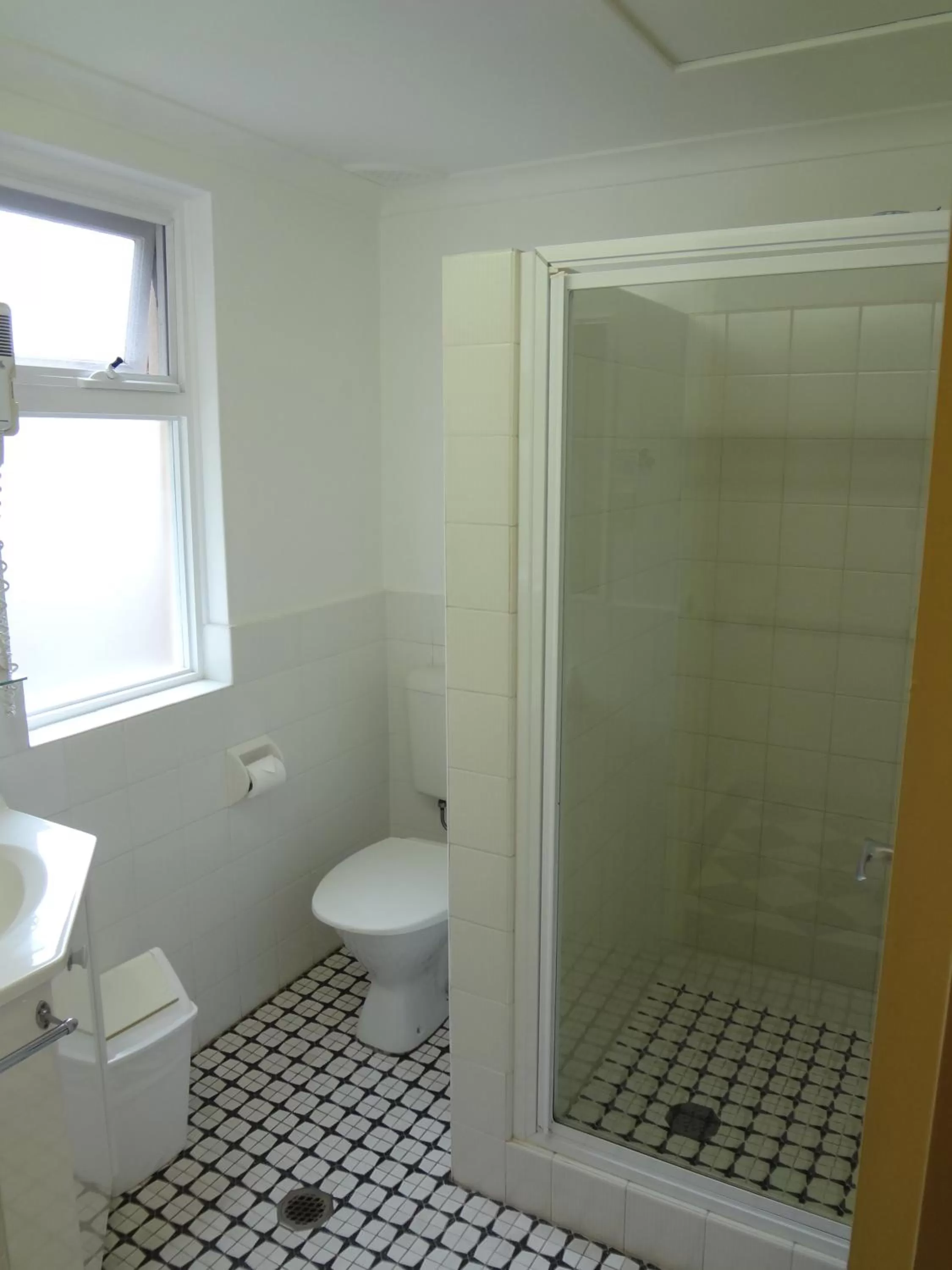 Bathroom in Three Explorers Motel