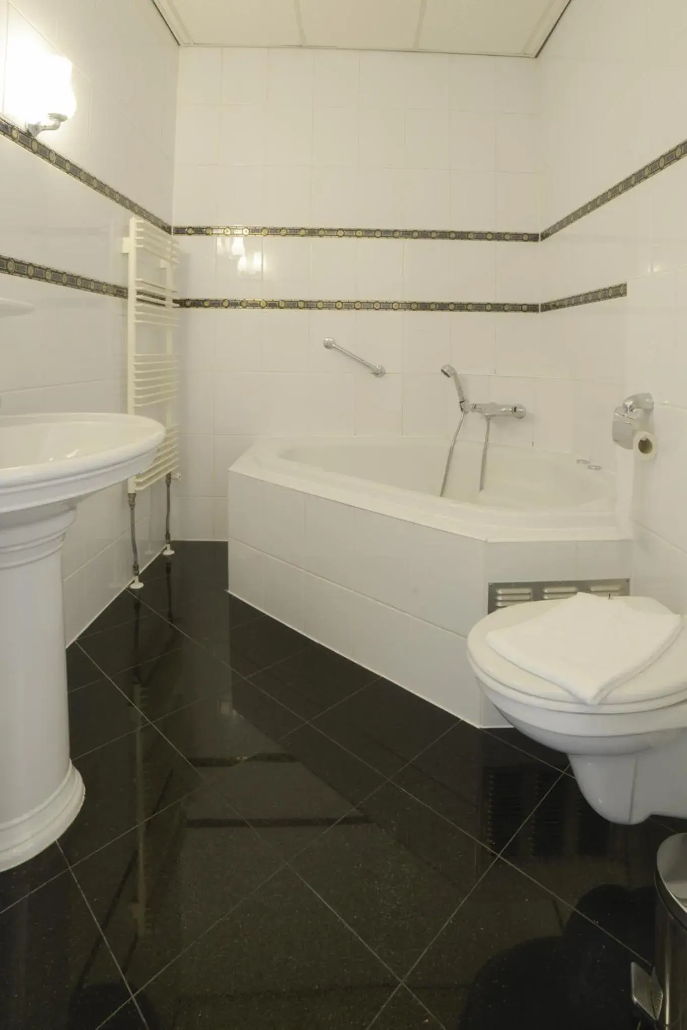 Superior Triple Room in Hotel Zwanenburg Amsterdam Airport Superior Triple Room in Hotel Zwanenburg Amsterdam Airport