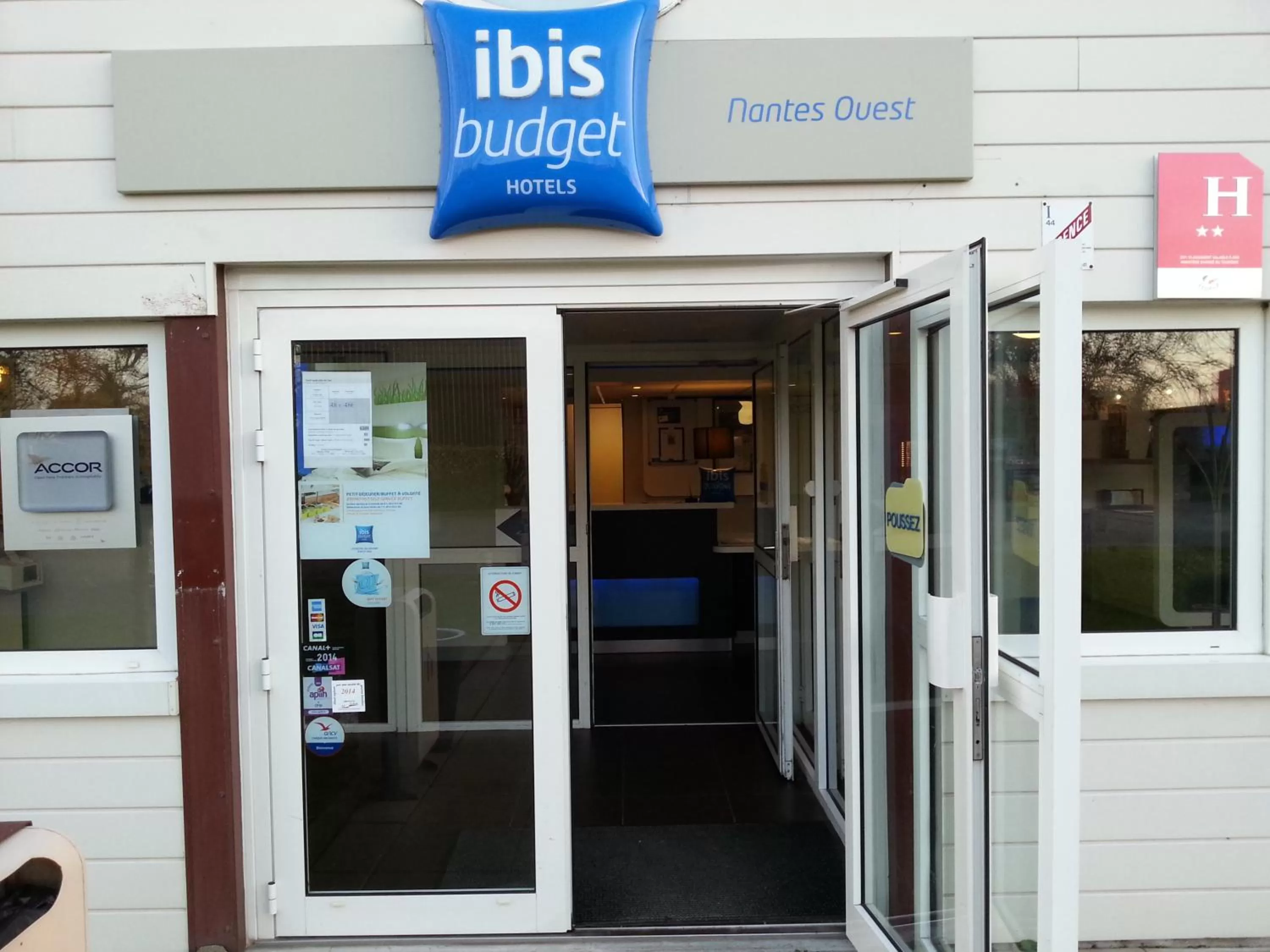Facade/entrance in Hôtel Ibis Budget Nantes Ouest Atlantis Couëron