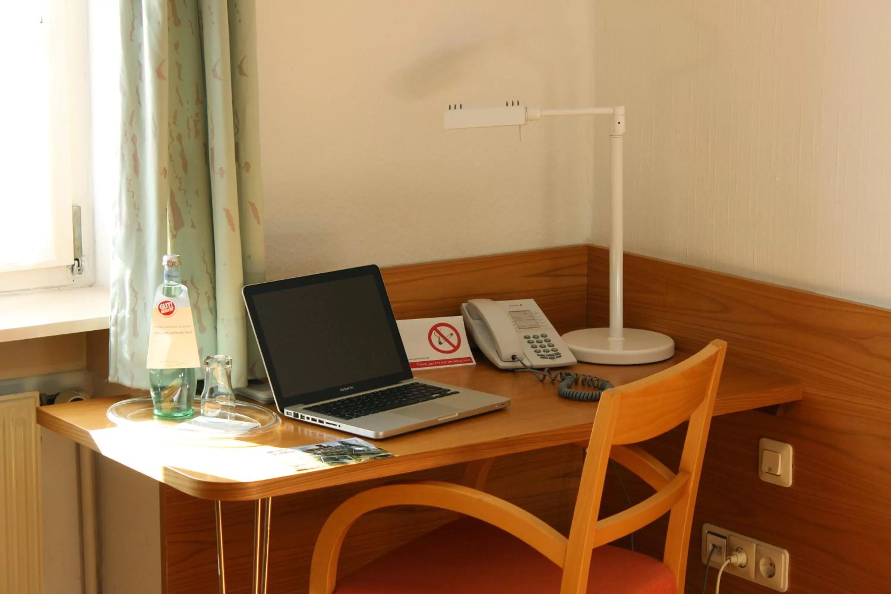 TV and multimedia, TV/Entertainment Center in An der Persiluhr Stadt-gut-Hotel