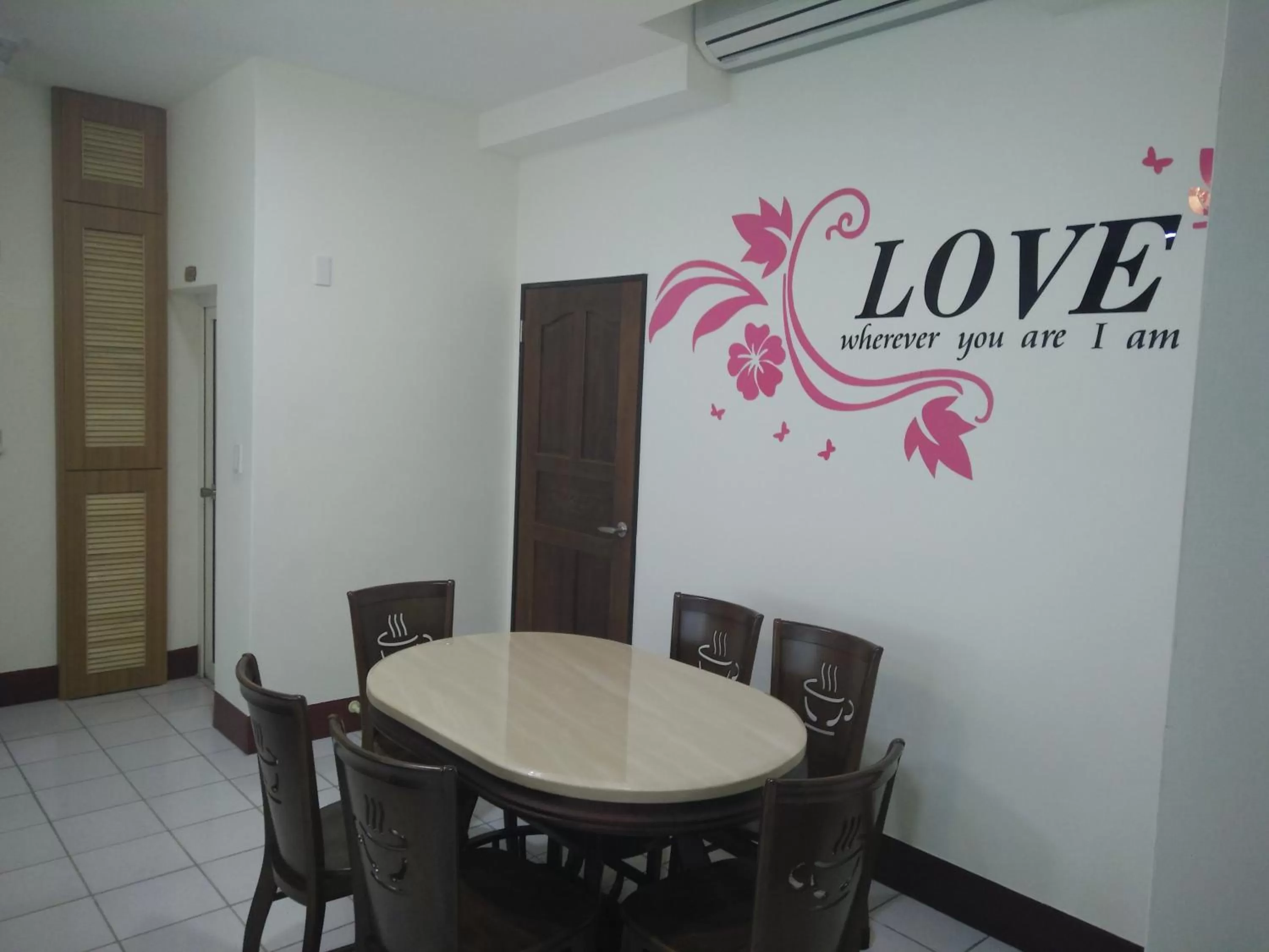 Restaurant/places to eat, Dining Area in Frank B&B