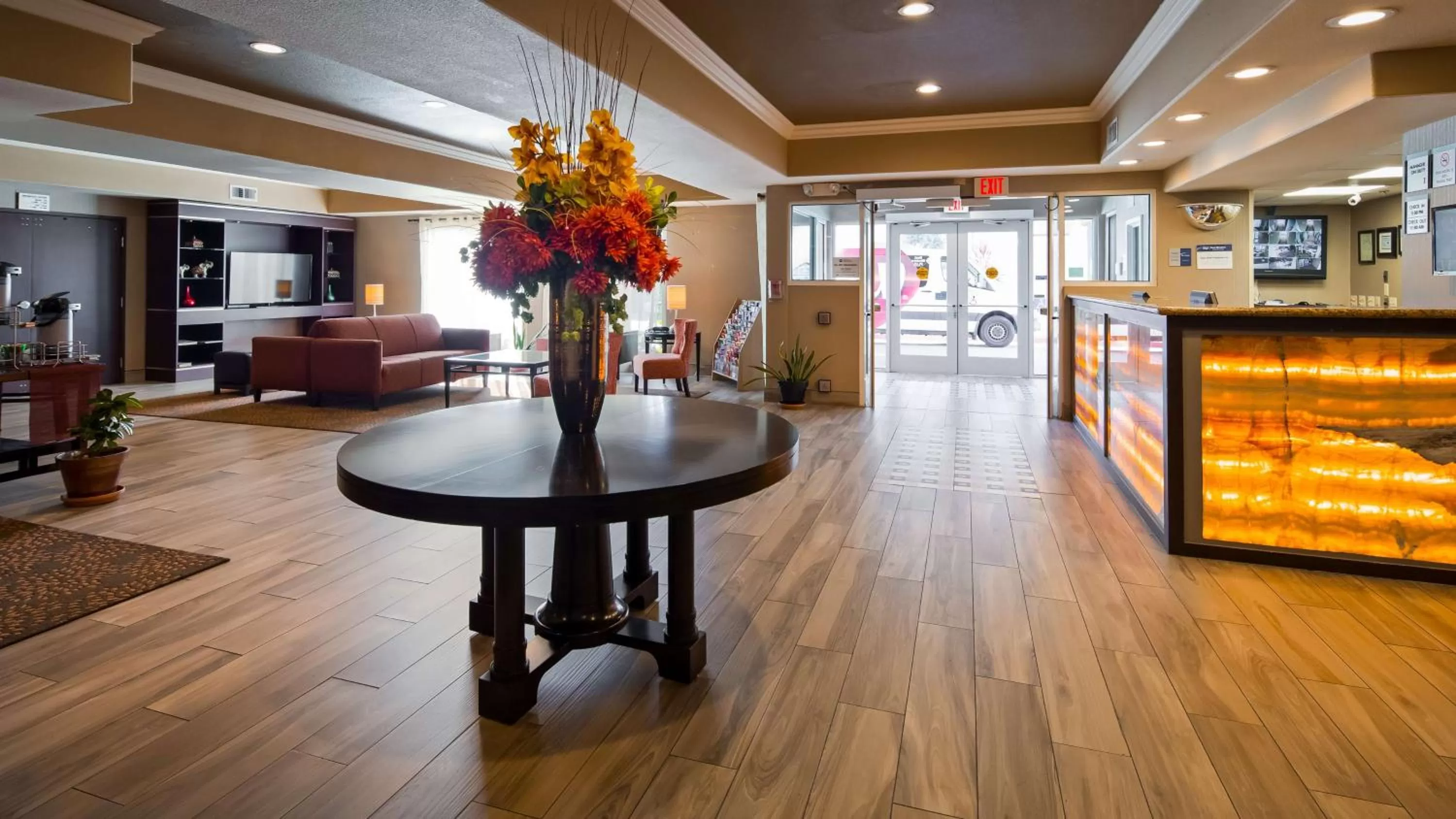 Lobby or reception, Lobby/Reception in Best Western Airport Inn & Suites Oakland