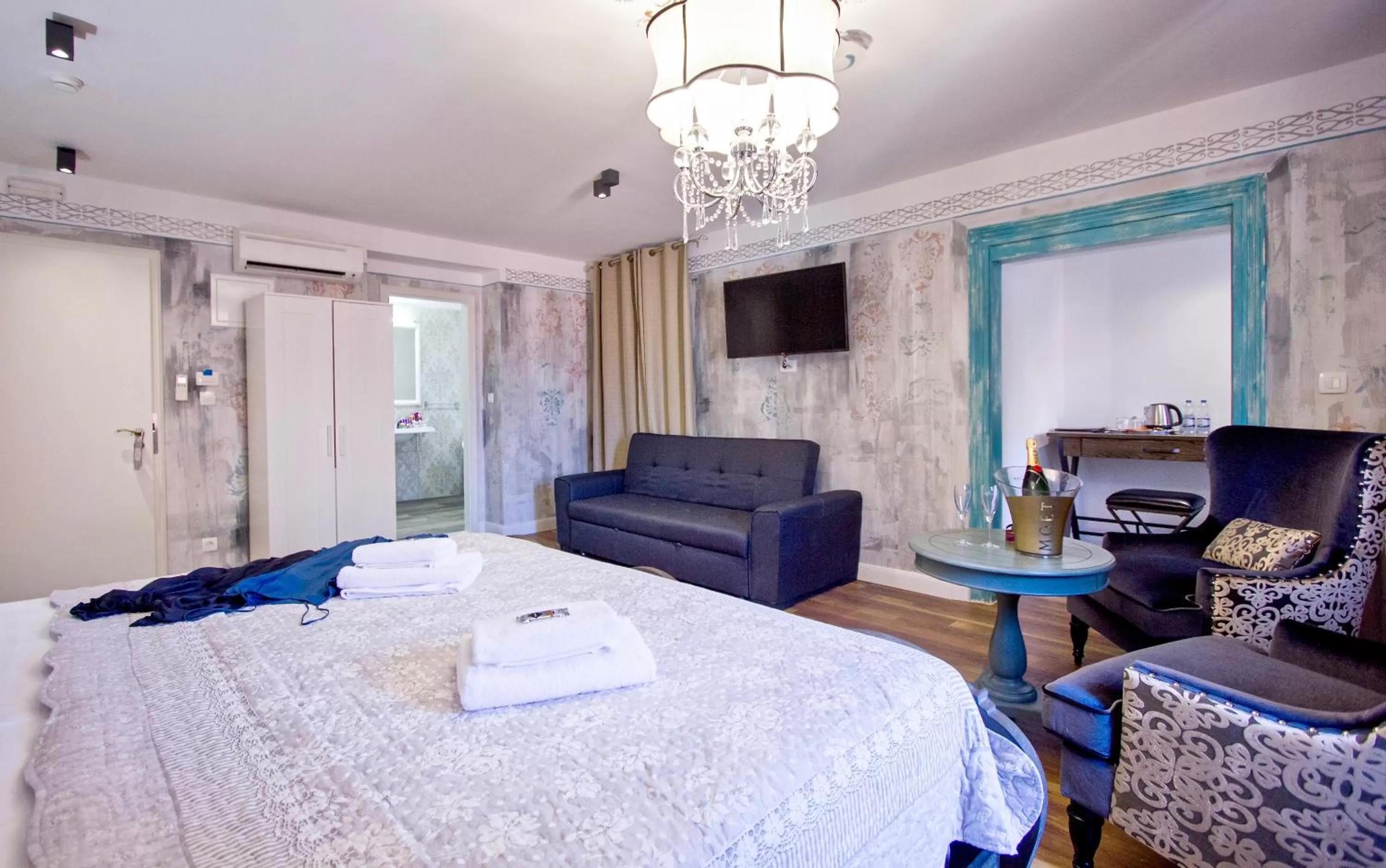 Bed in Plaza Marchi Old Town - MAG Quaint & Elegant Boutique Hotels