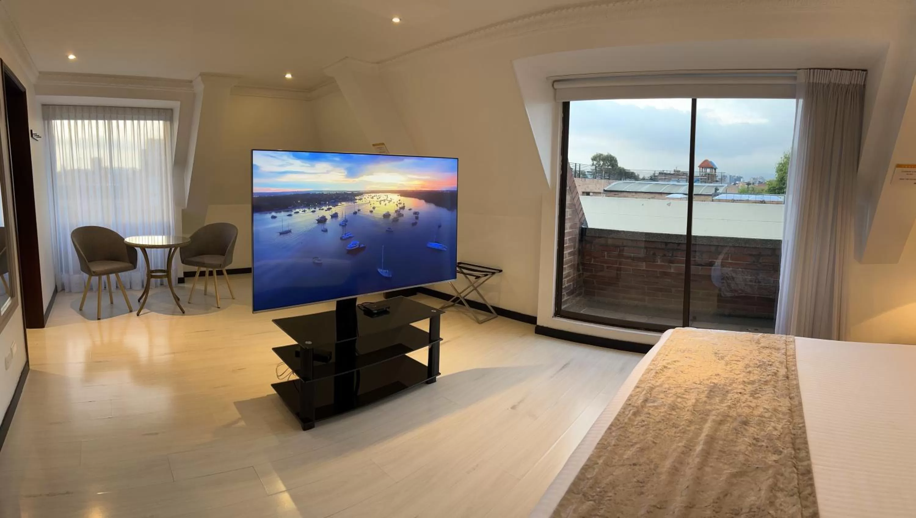 TV and multimedia, TV/Entertainment Center in Suites 109 GH Usaquén