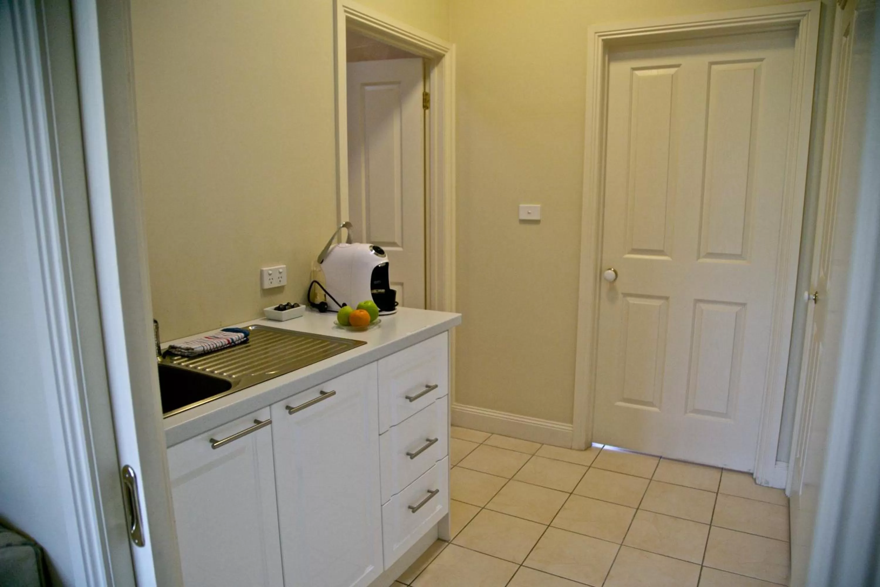 Kitchen/Kitchenette in Holly Lane Mews