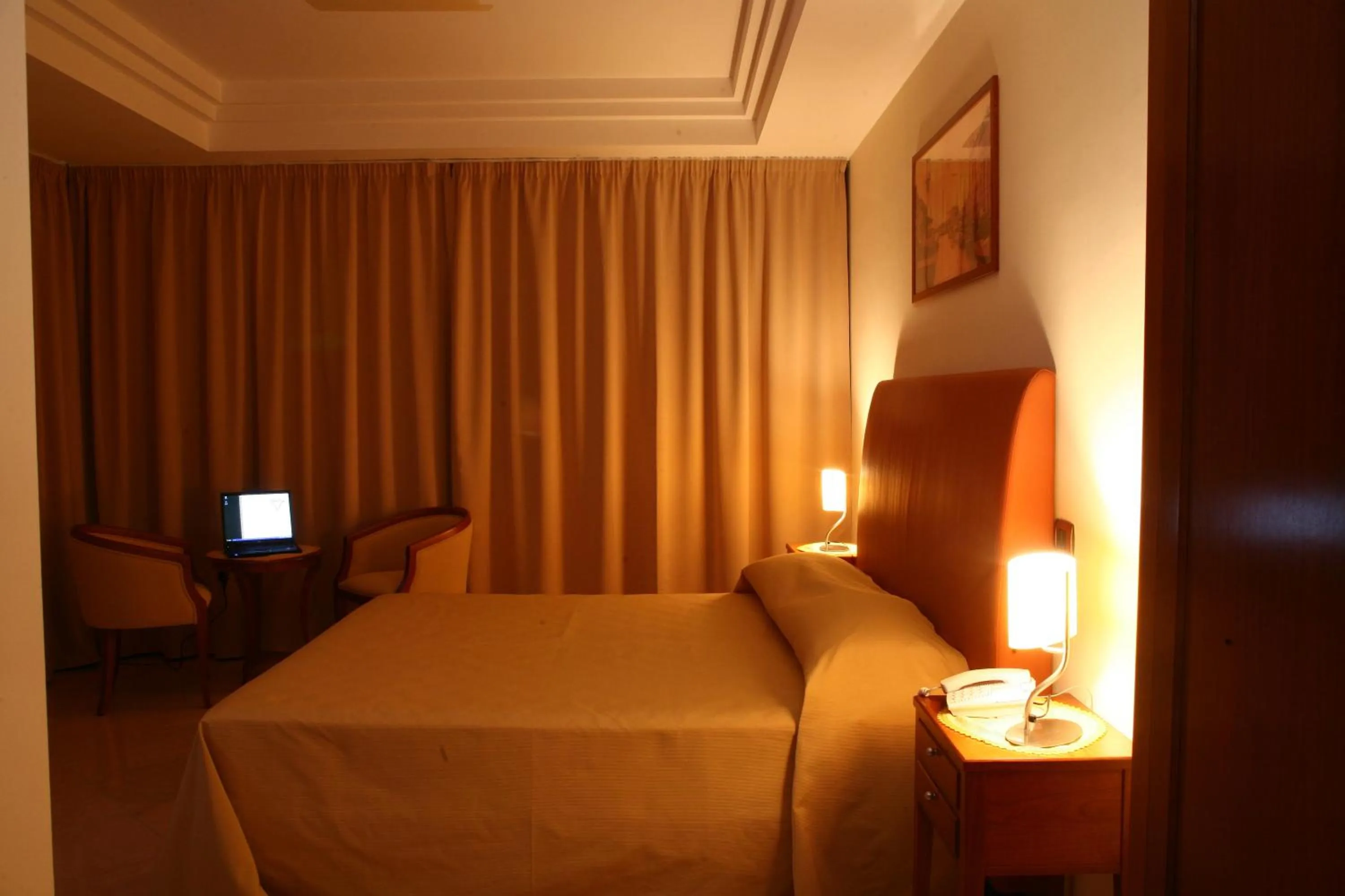 Photo of the whole room, Bed in Ranch Palace Hotel