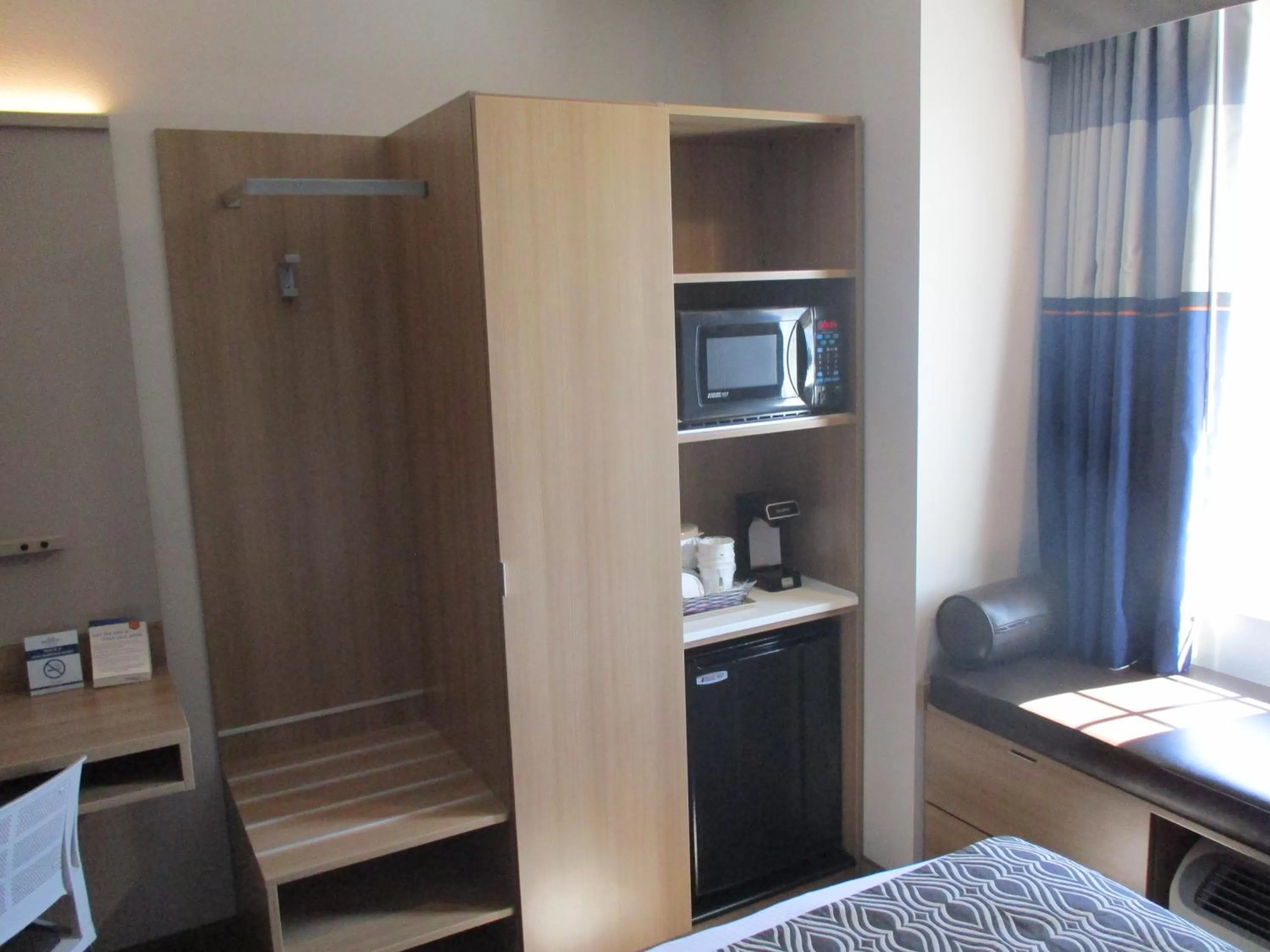 hair dresser, Bed in Microtel Inn & Suites by Wyndham Vernal/Naples