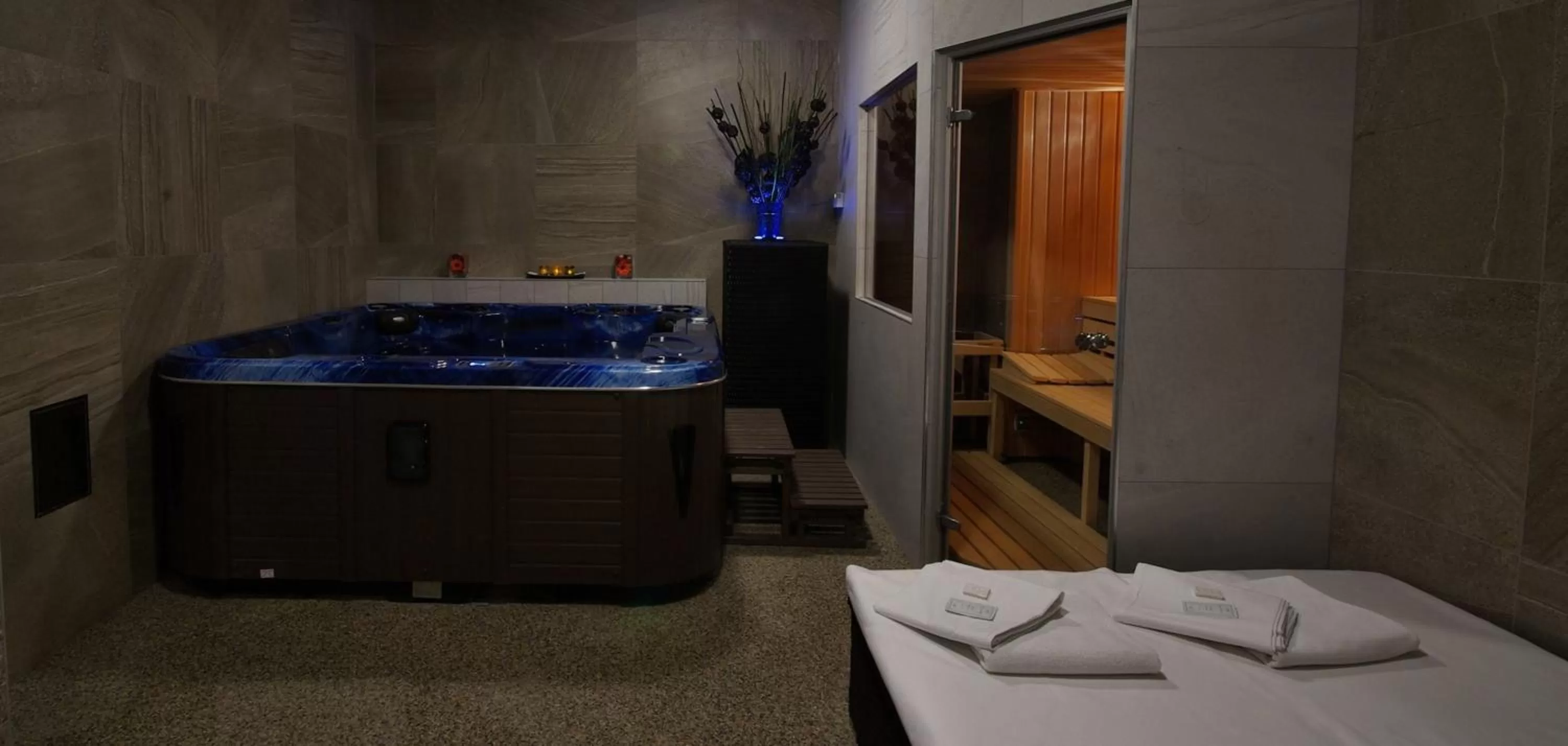 Hot Tub in Adeba Plus