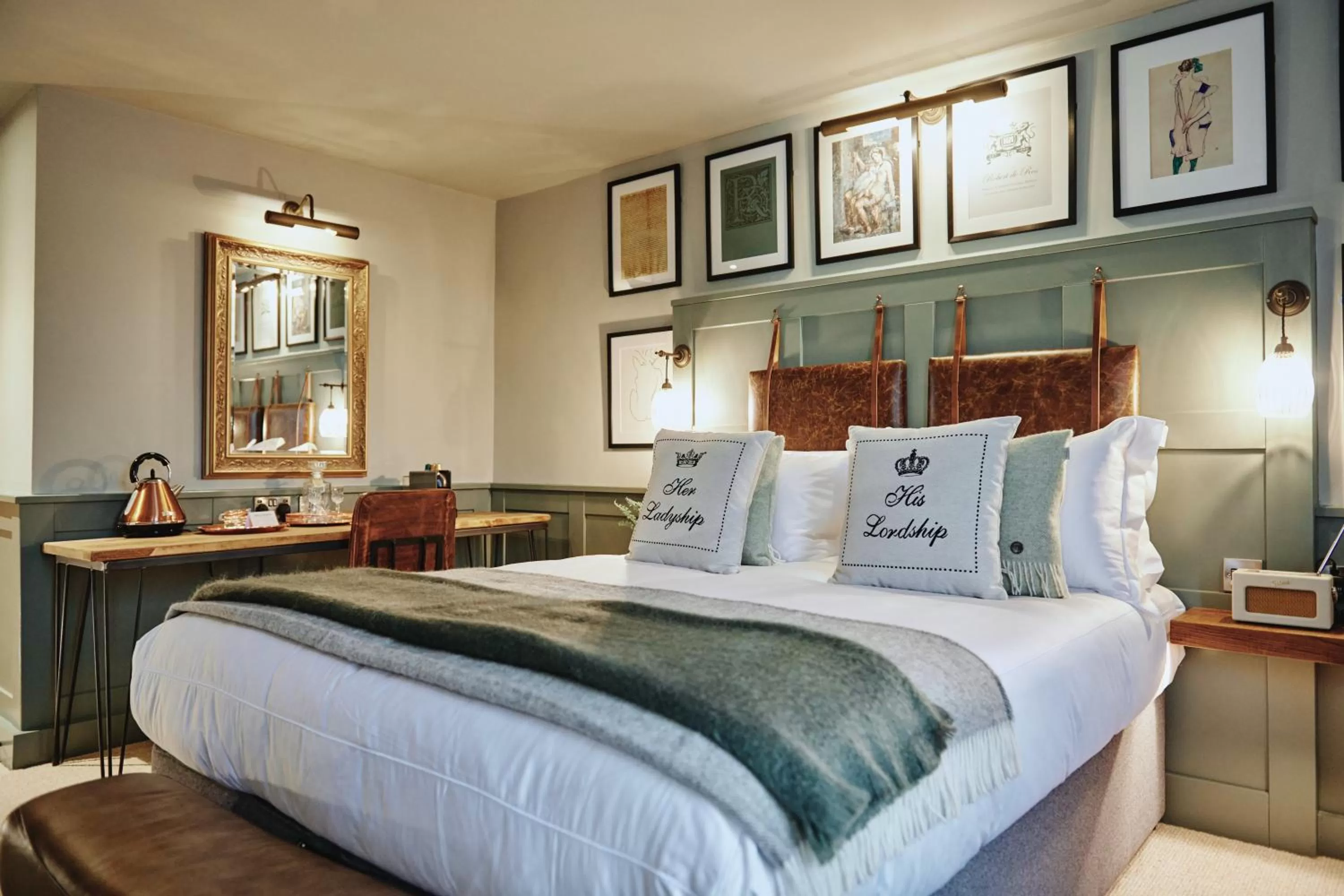 Bed in Kings Arms - Egham-Windsor